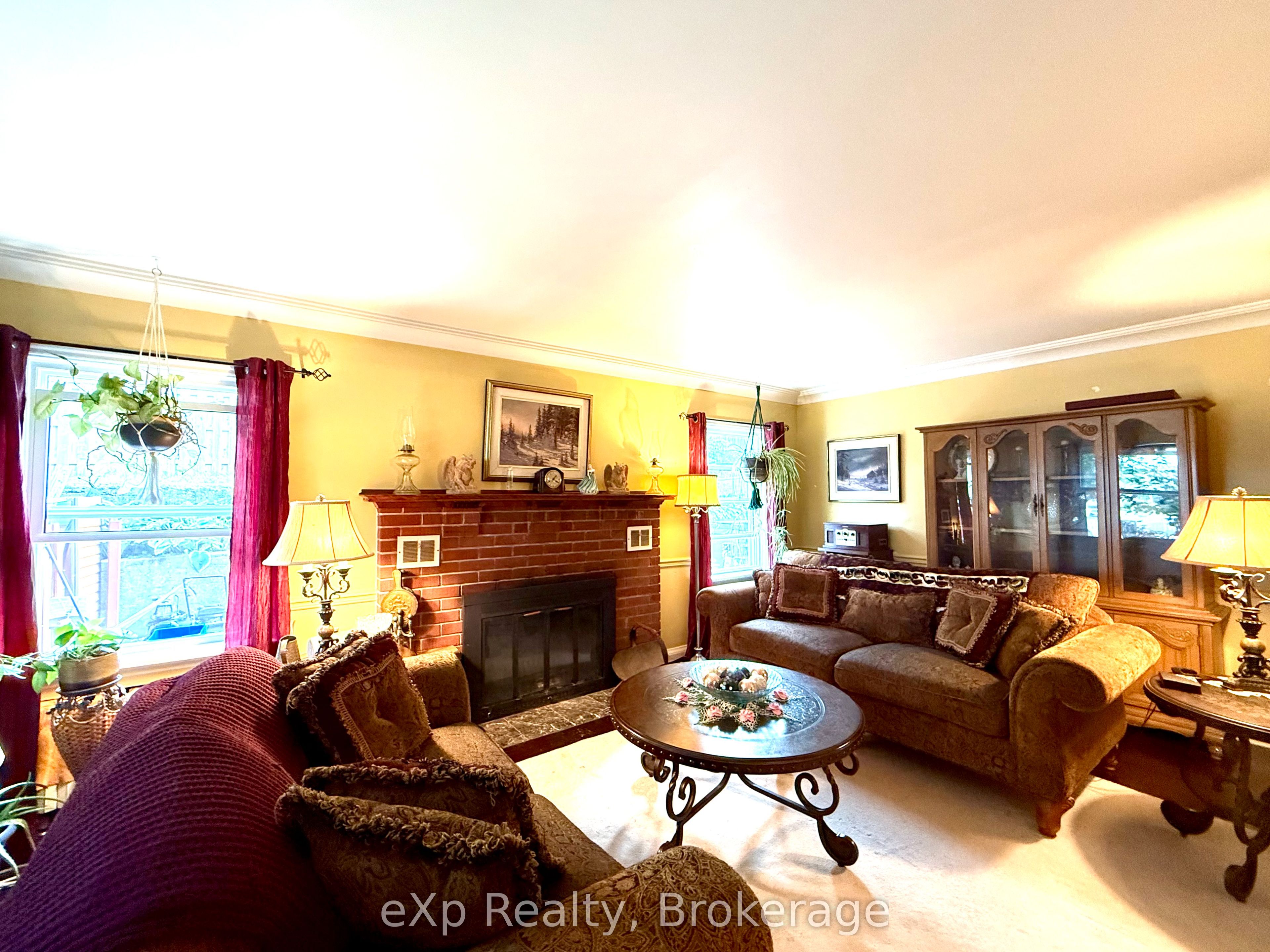211 Victoria Street S Property Photo 11