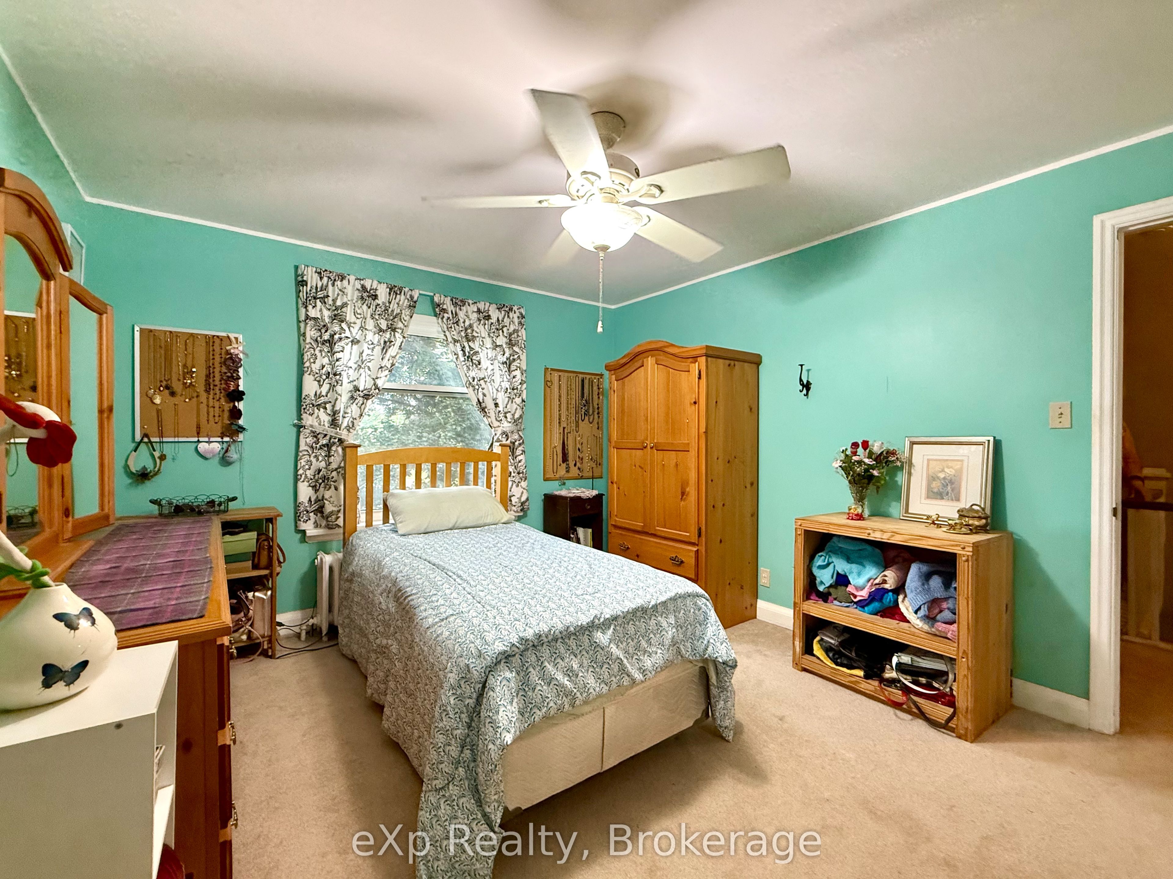 211 Victoria Street S Property Photo 24