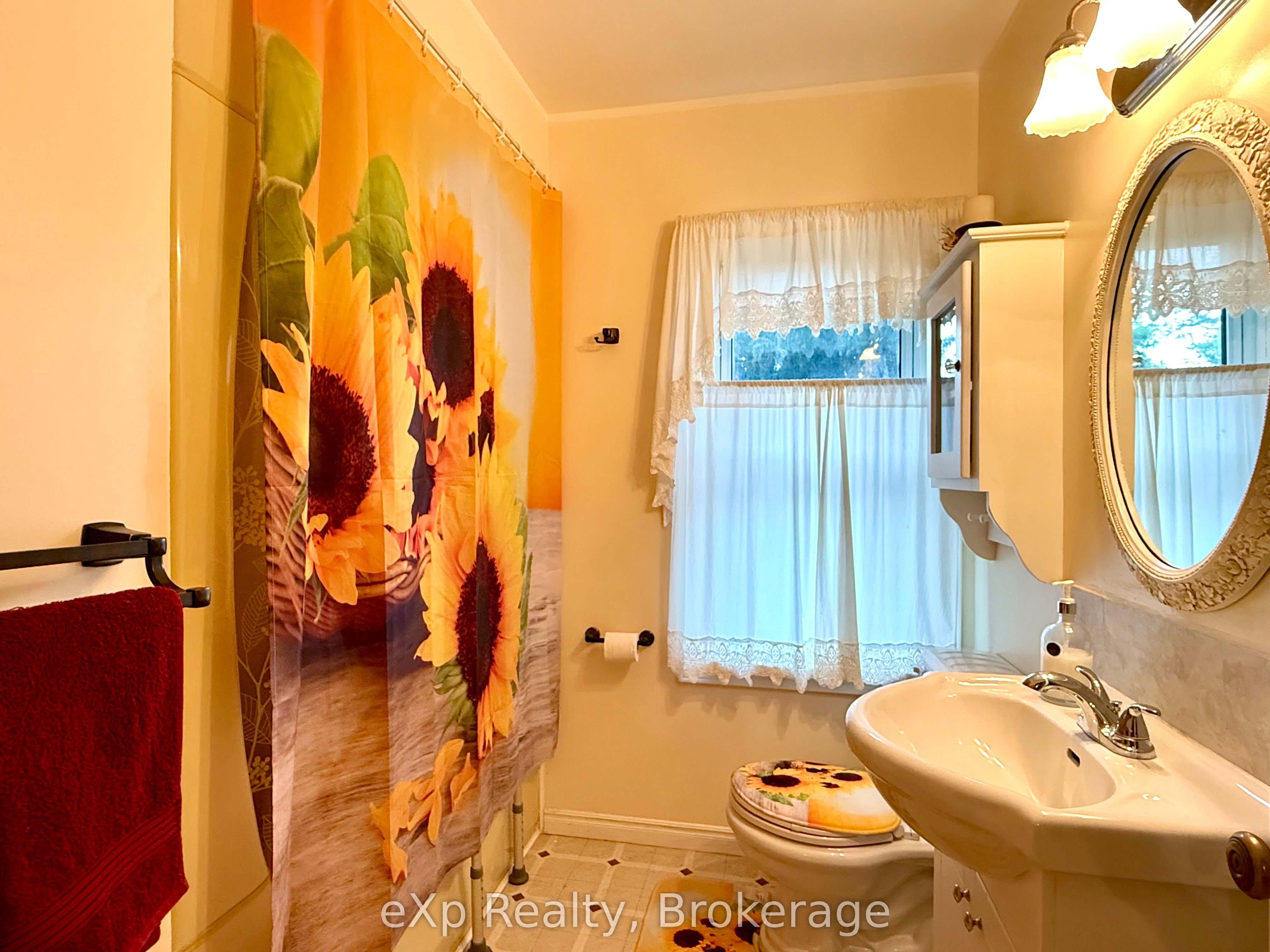 211 Victoria Street S Property Photo 26