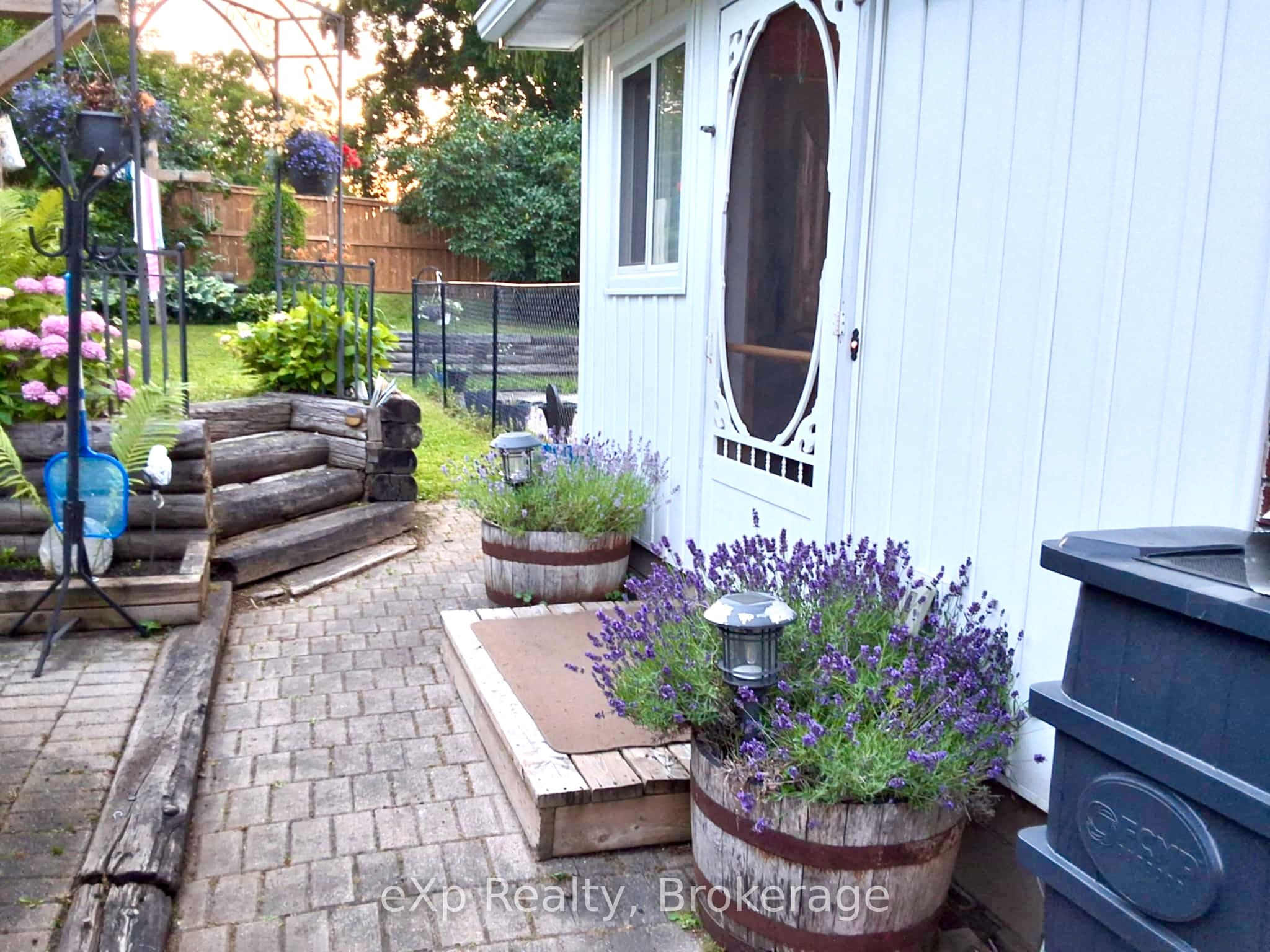 211 Victoria Street S Property Photo 27