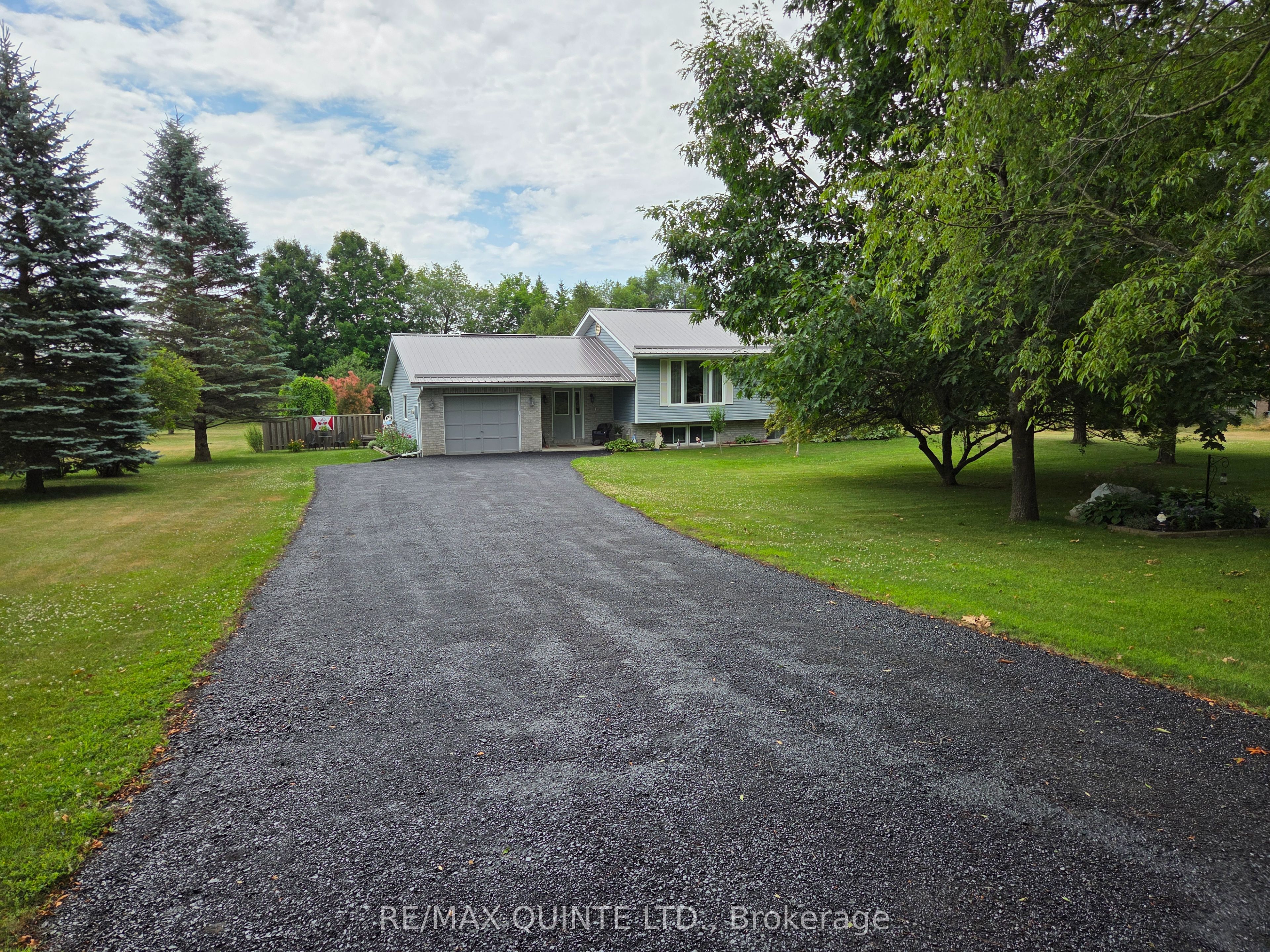 89 Johnston Road W Property Photo 1