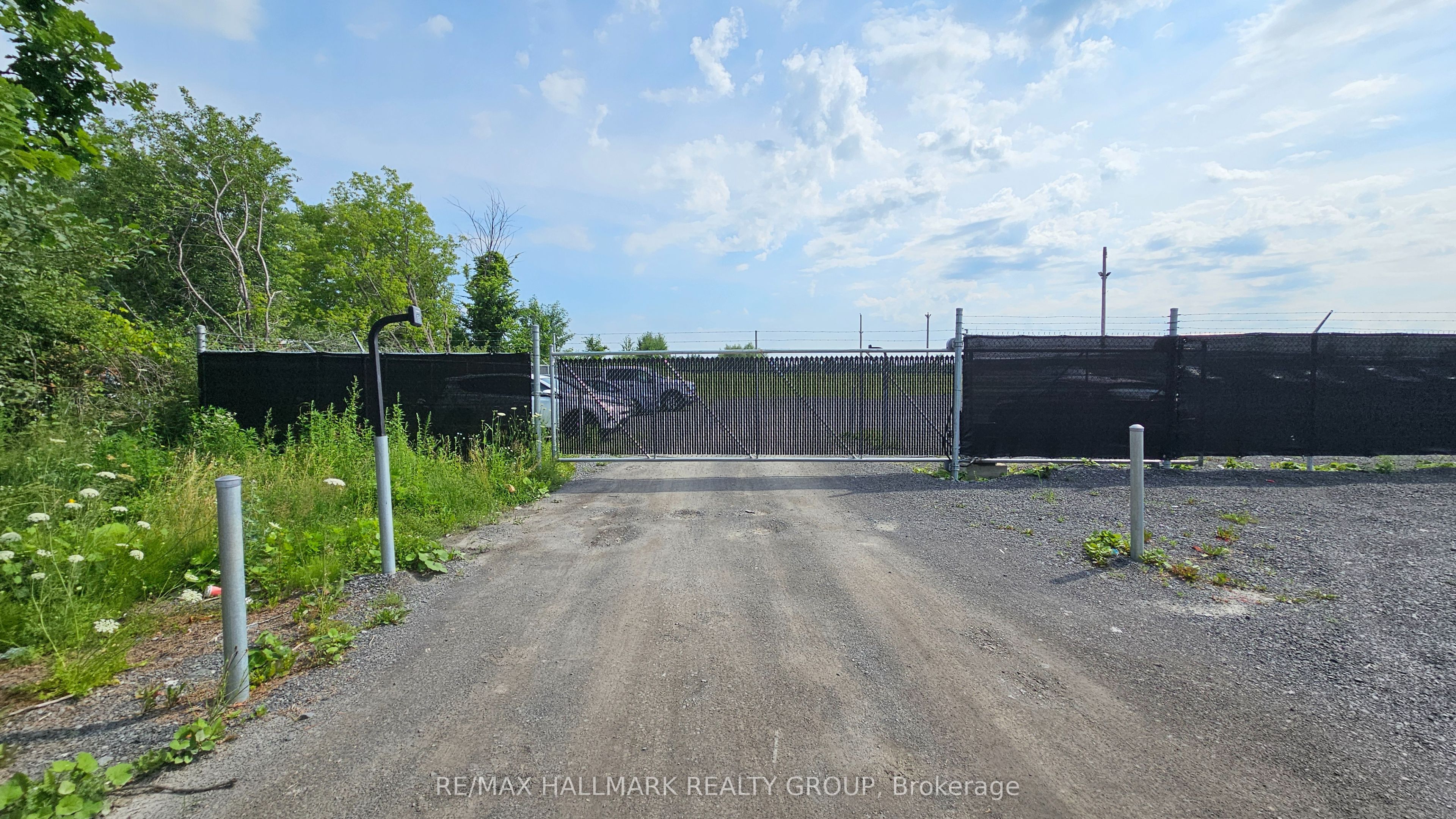 2822 Carp Road Property Photo 1