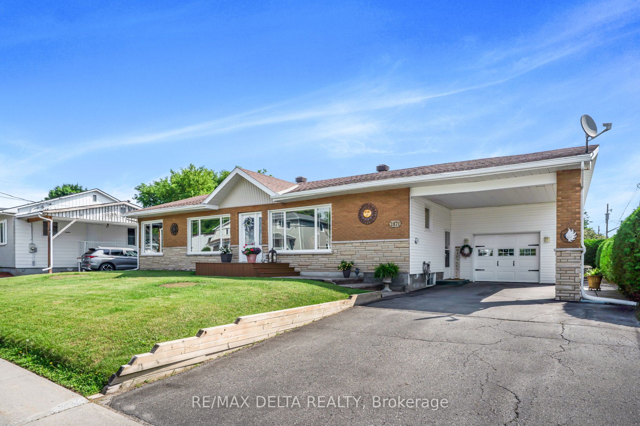 3871 Champlain Street Property Photo 1