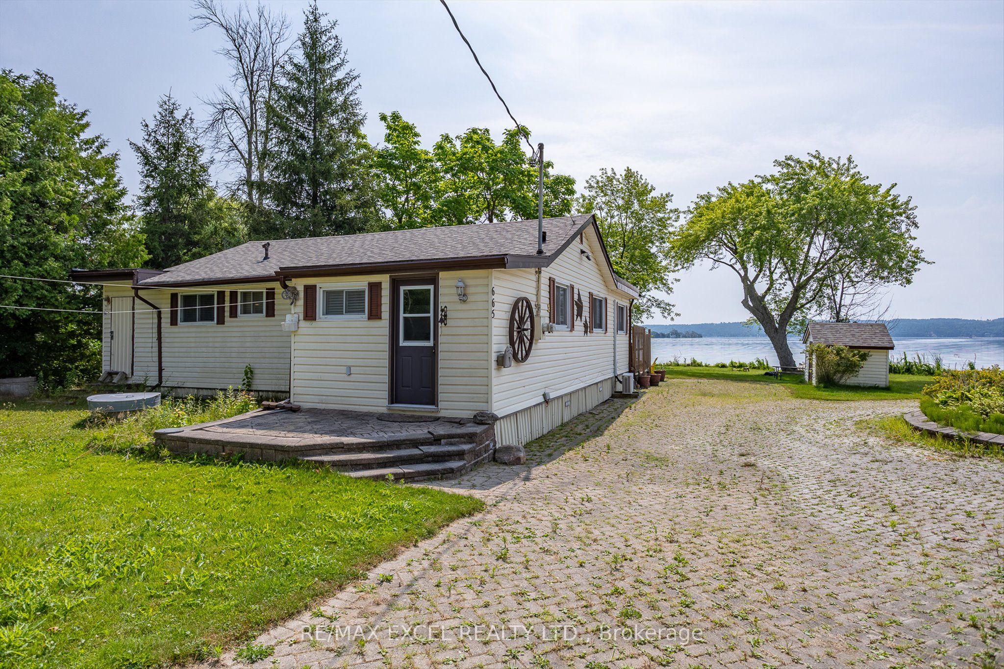 665 N Shore Dr E Property Photo 1