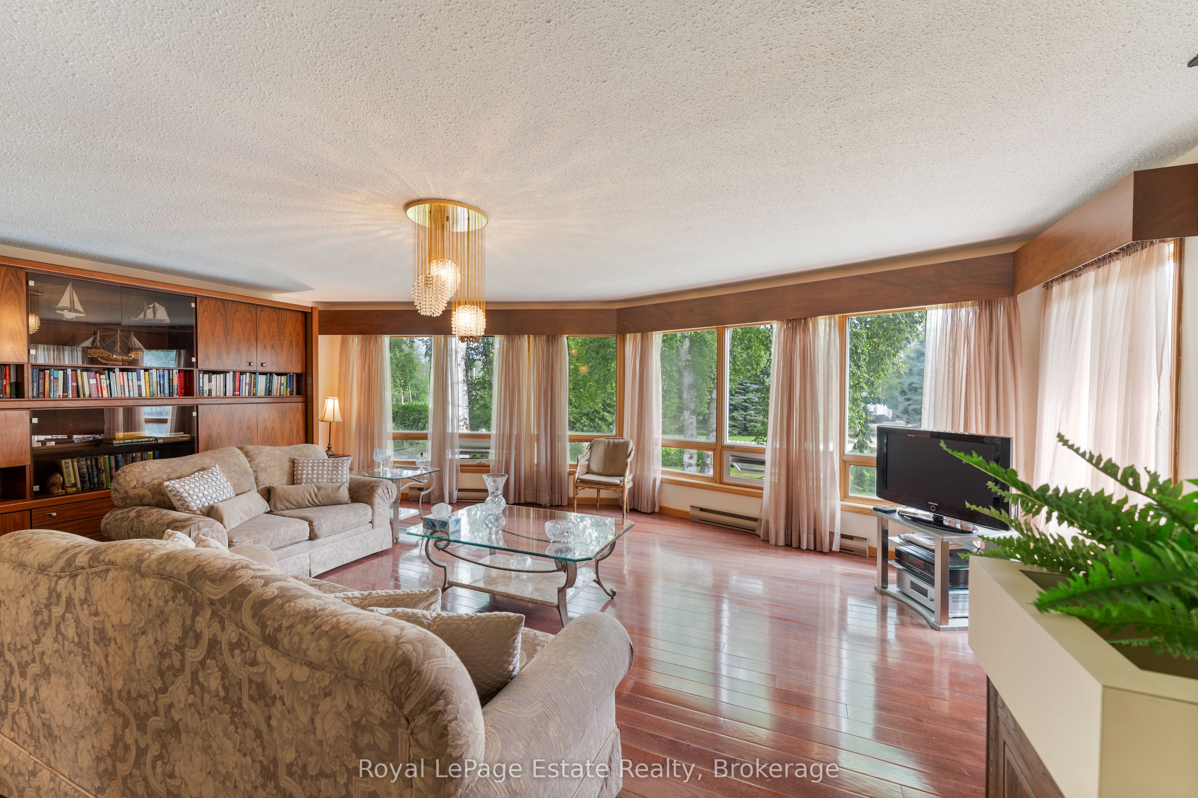 97 Dorena Crescent Property Photo 7