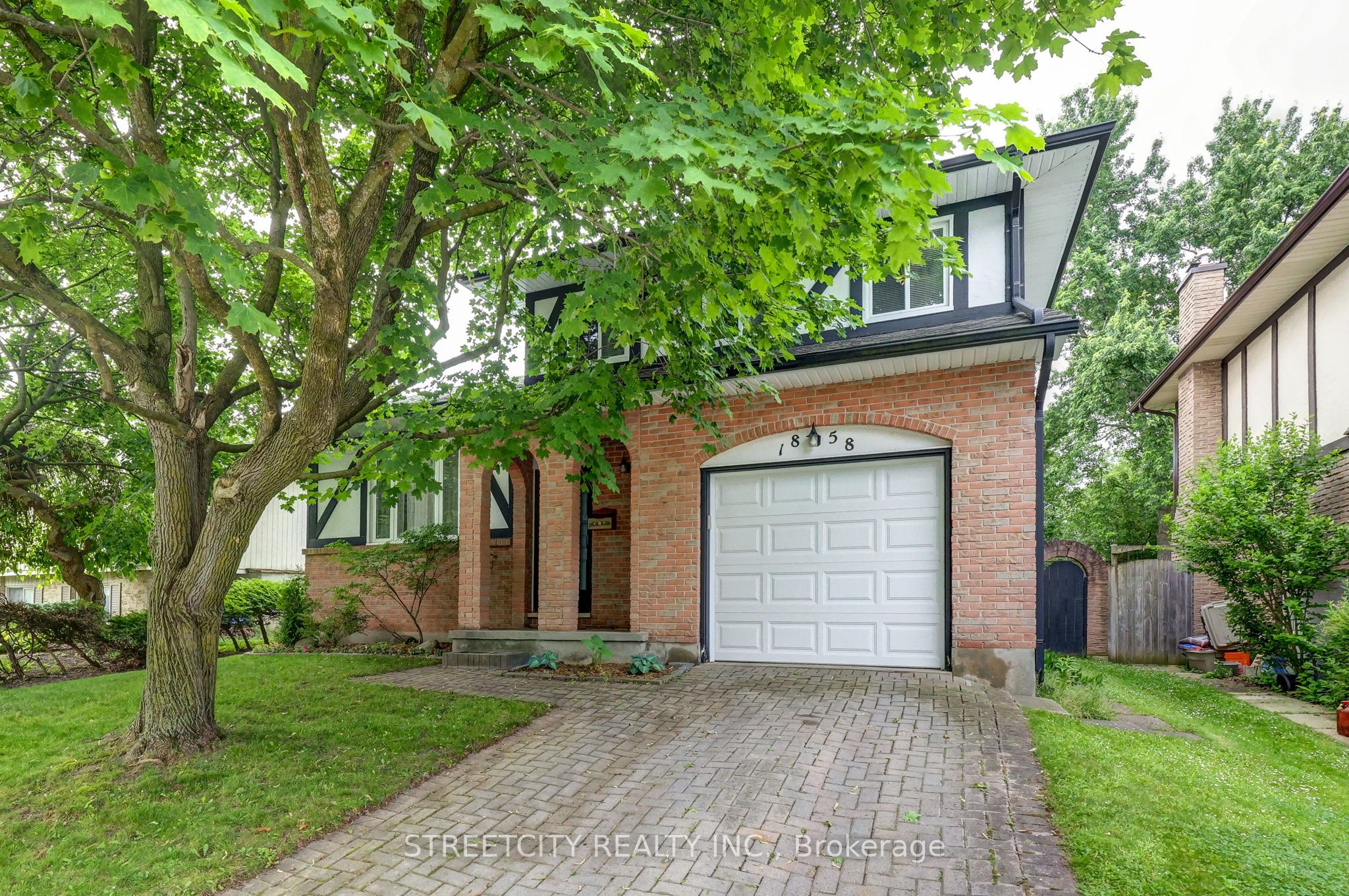 1858 Aldersbrook Road Property Photo 1