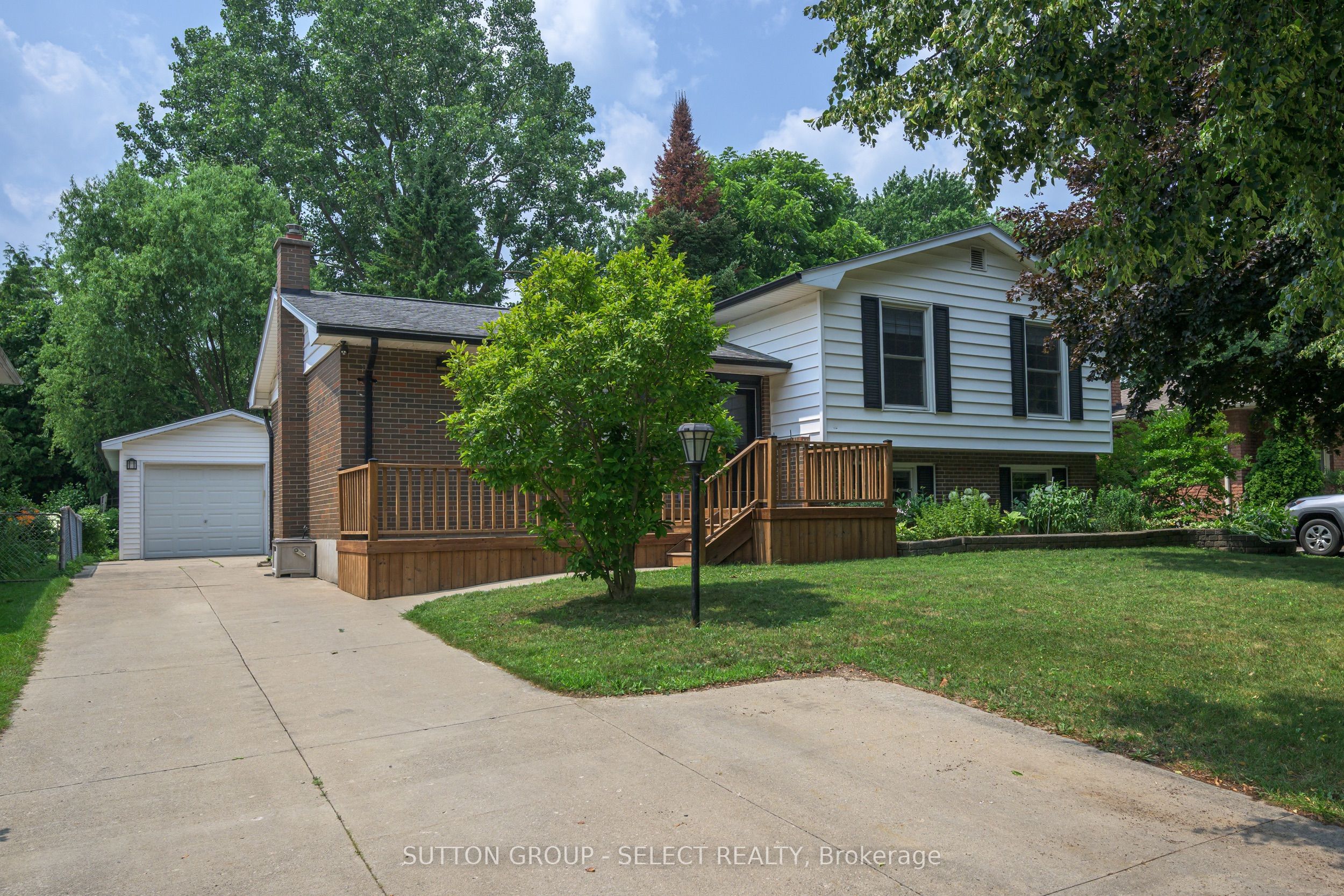 47 Scotchpine Cres Property Photo 1