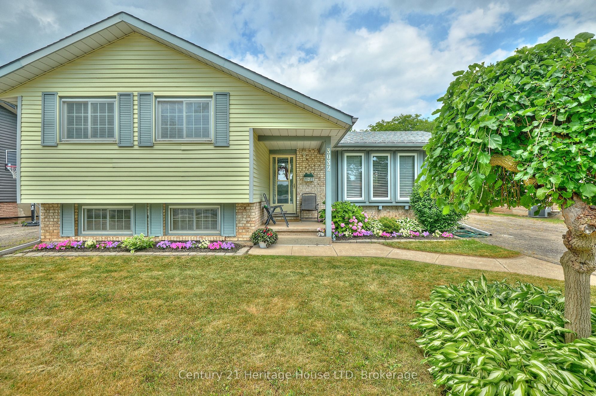 3032 Olden Ave Property Photo