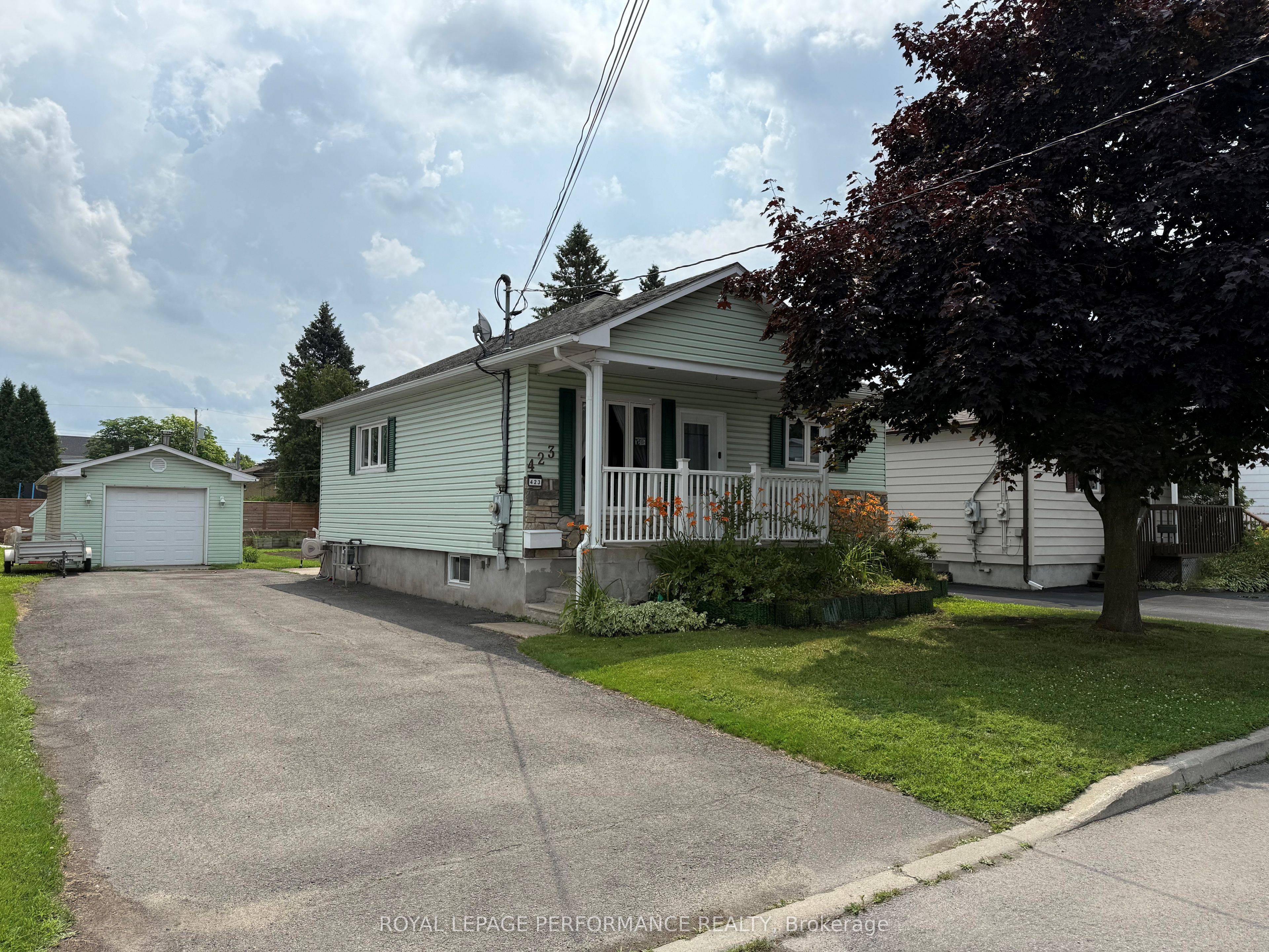 423 Champlain St
