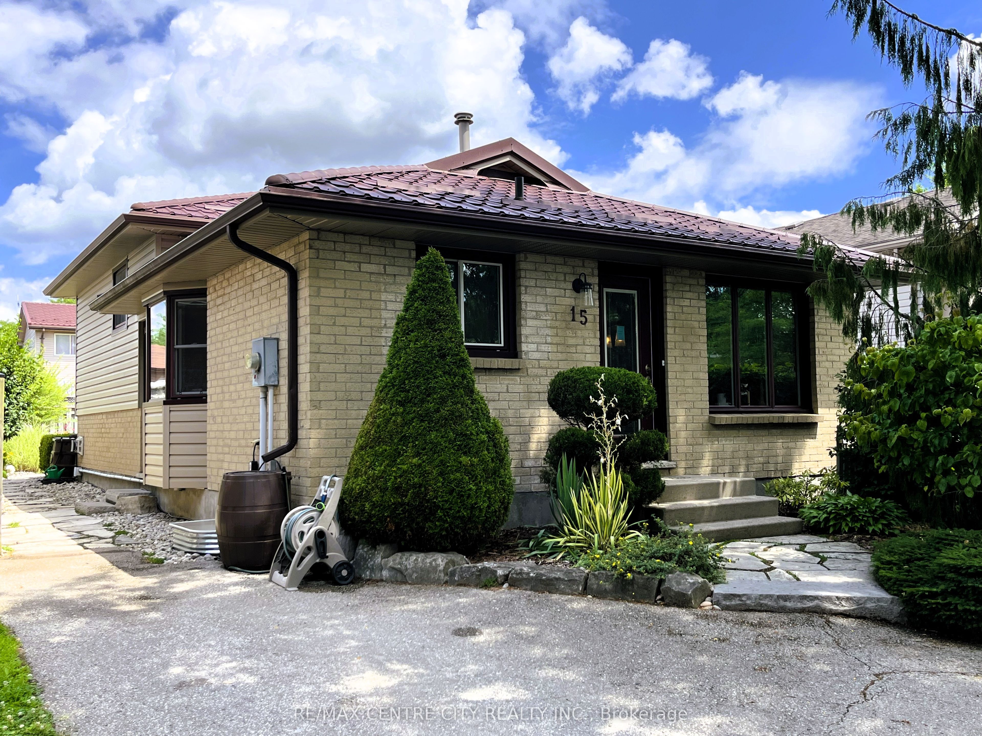 15 Speight Crescent Property Photo 1