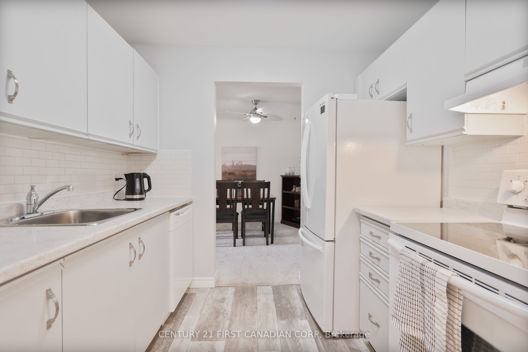 727 Deveron Crescent 203 Property Photo 5