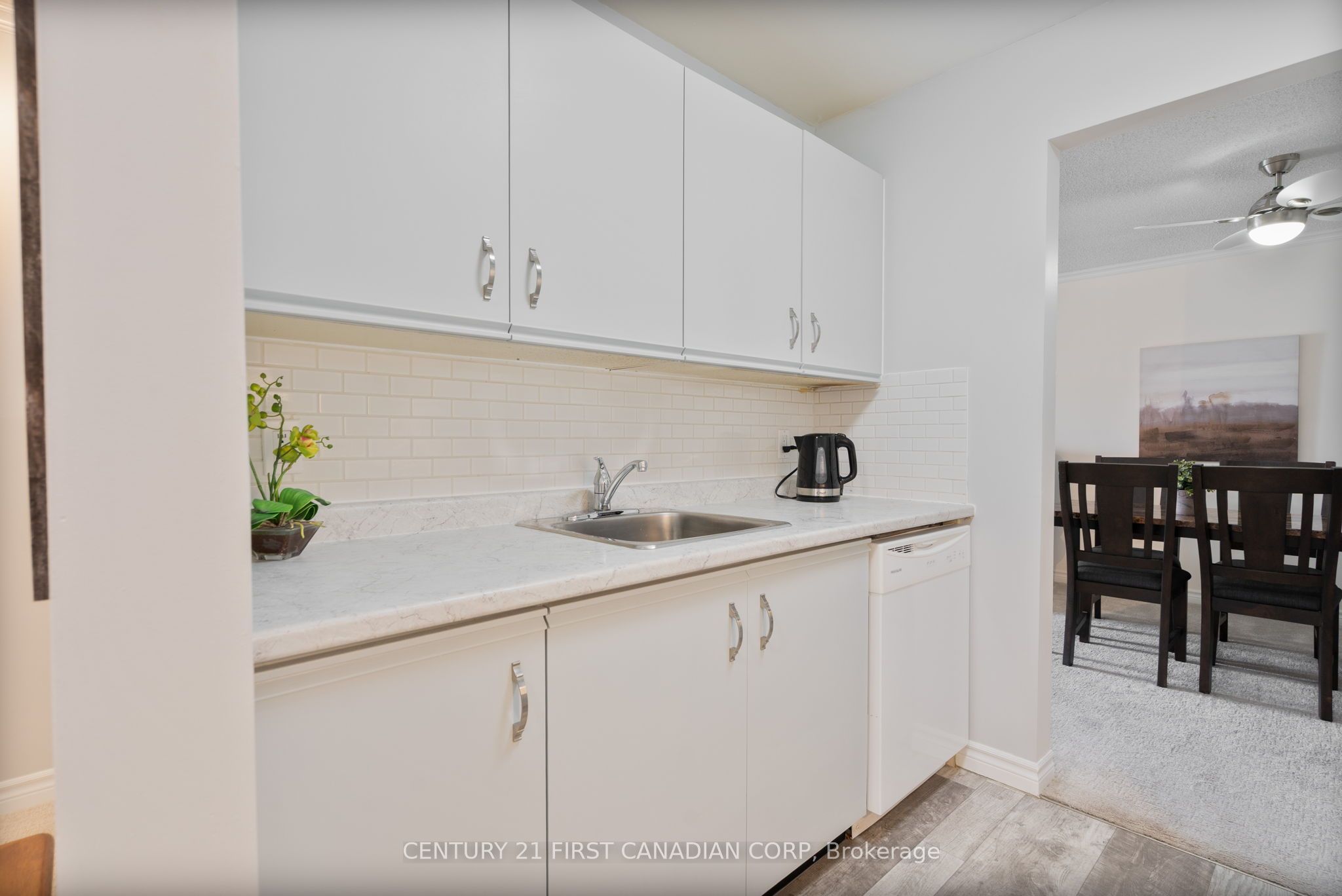 727 Deveron Crescent 203 Property Photo 6