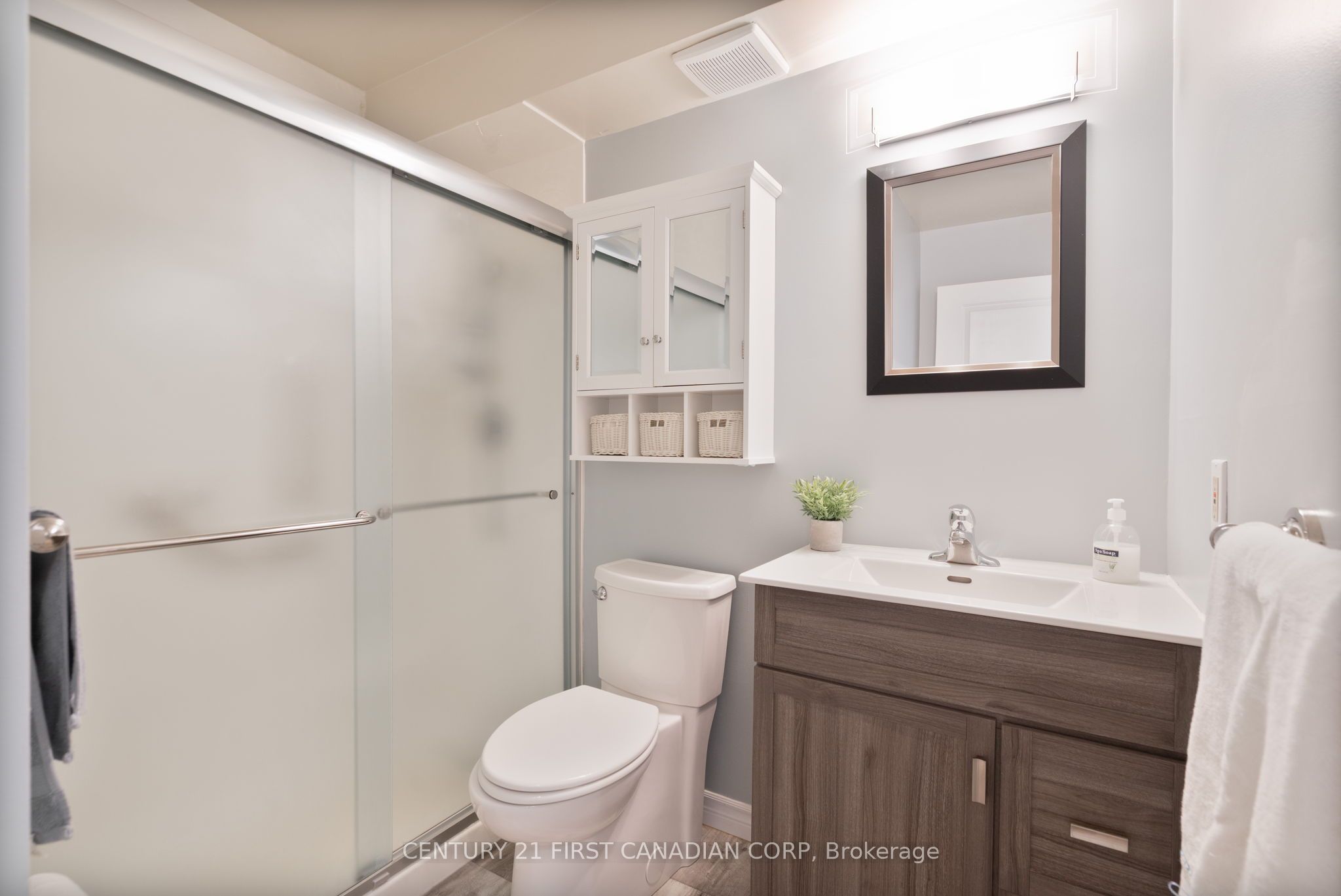 727 Deveron Crescent 203 Property Photo 12