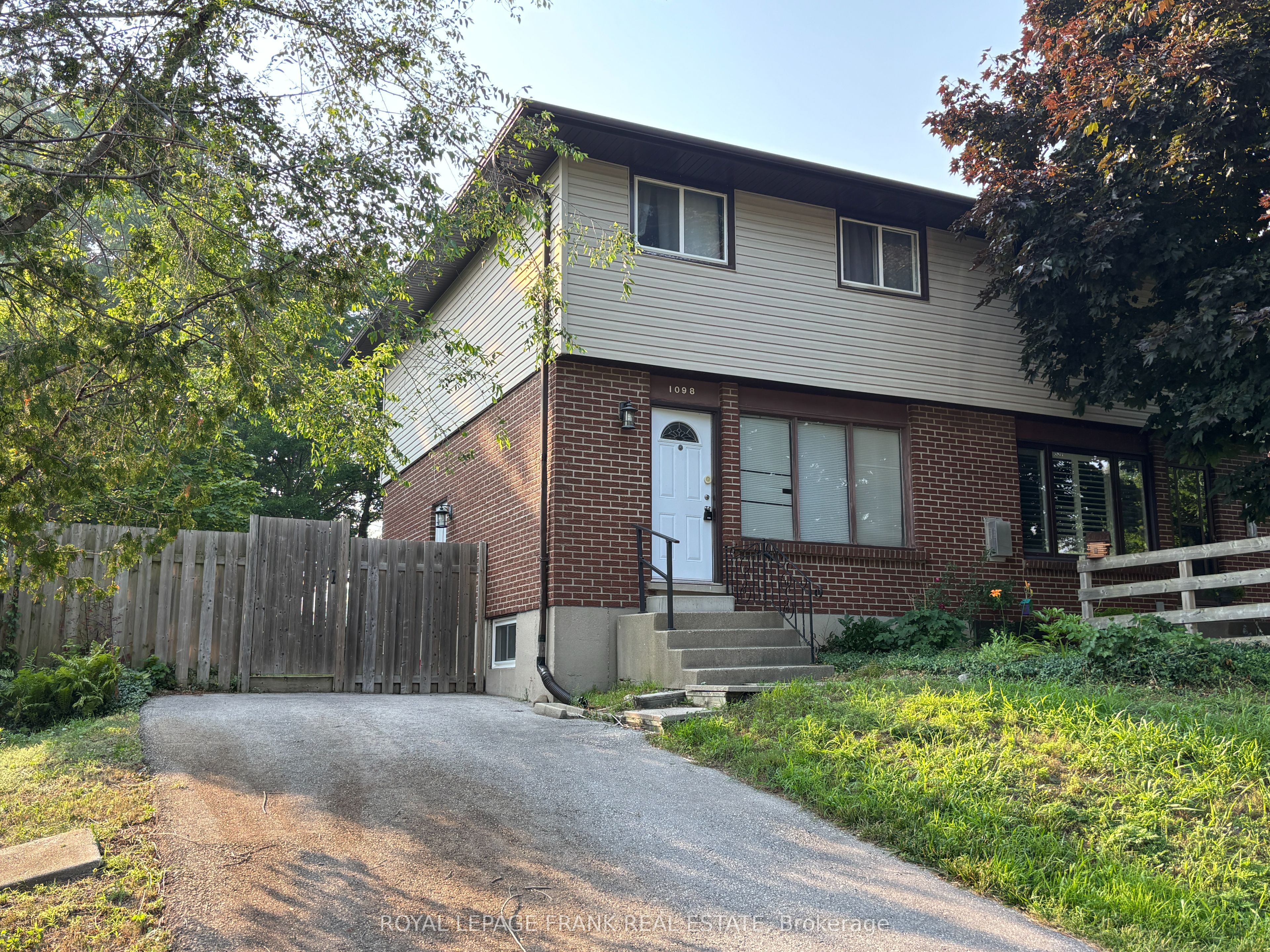 1098 Milne Dr Property Photo 1