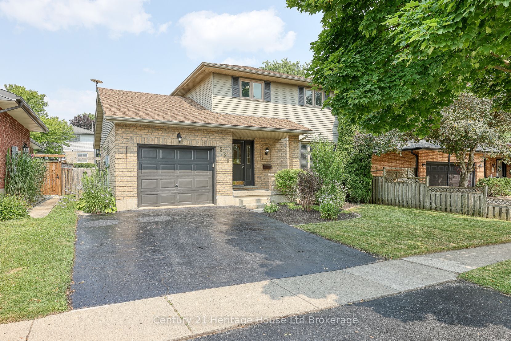 528 Springbank Ave N Property Photo 1