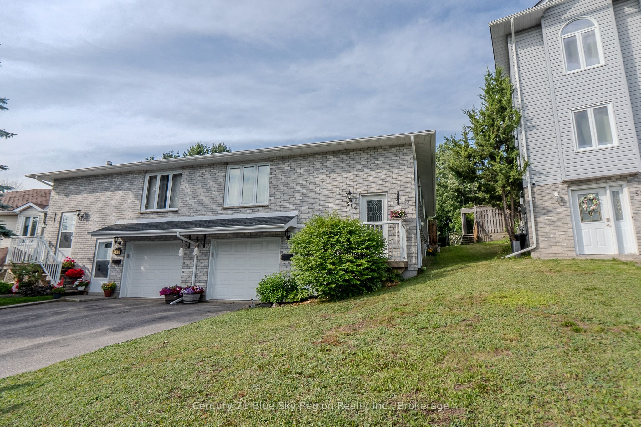 546 Mckenzie Avenue Property Photo 1