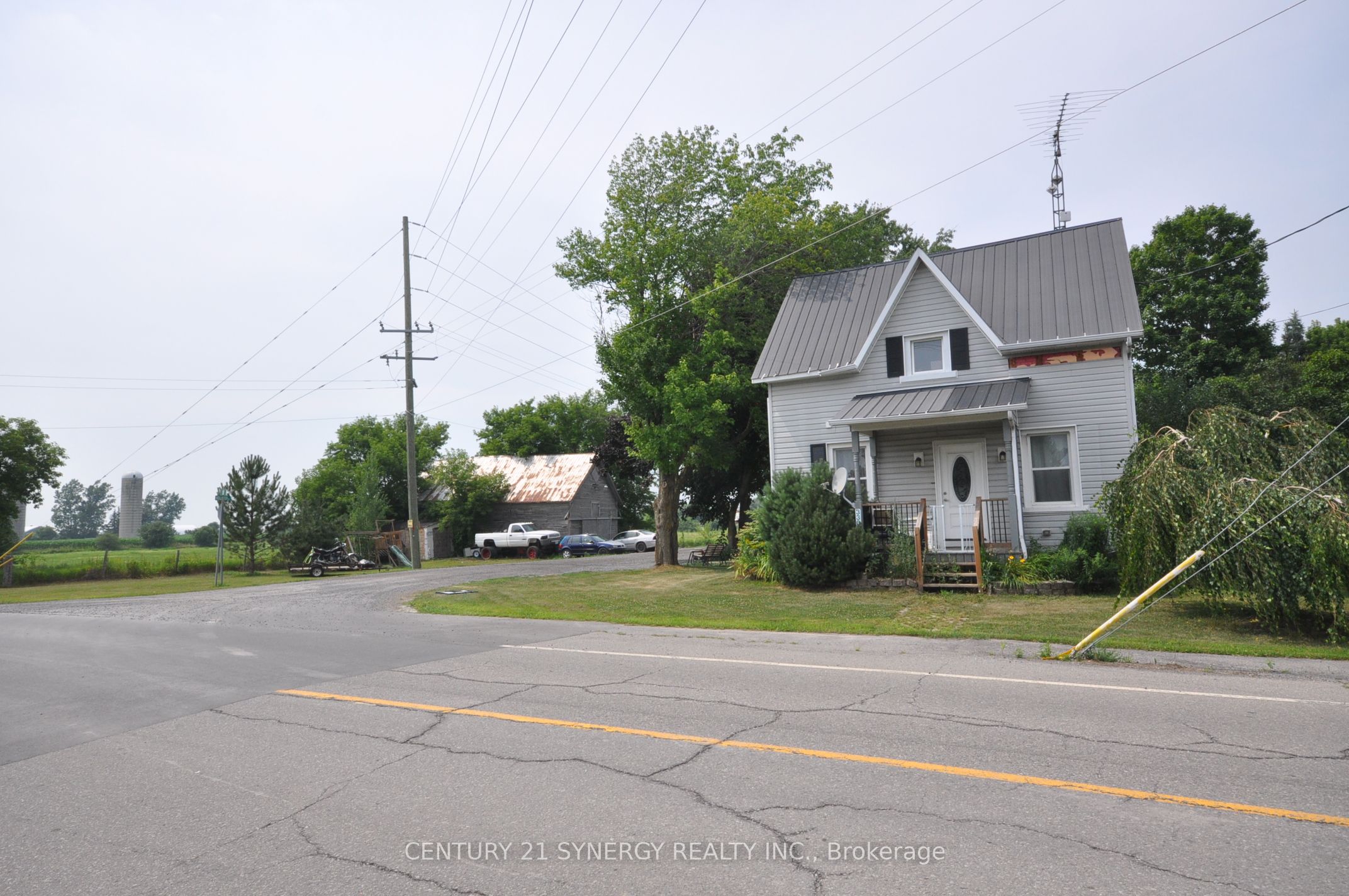 3305 Hollister Road N Property Photo 2
