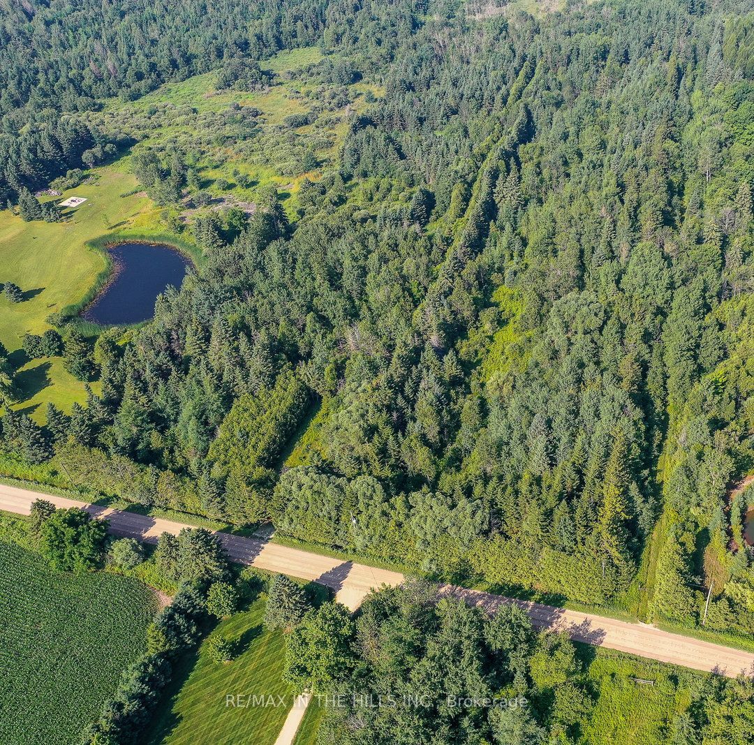 333130 7th Line Property Photo 3