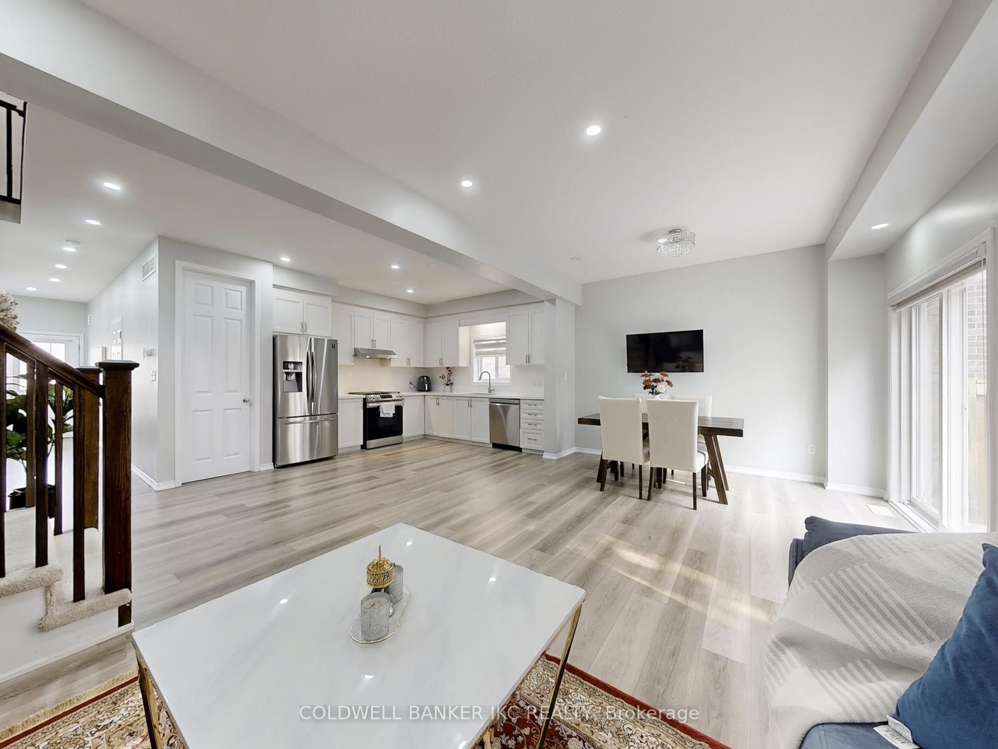 34 Mistywood Street Property Photo 8
