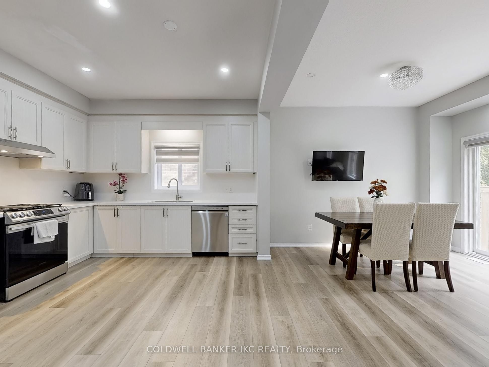 34 Mistywood Street Property Photo 9