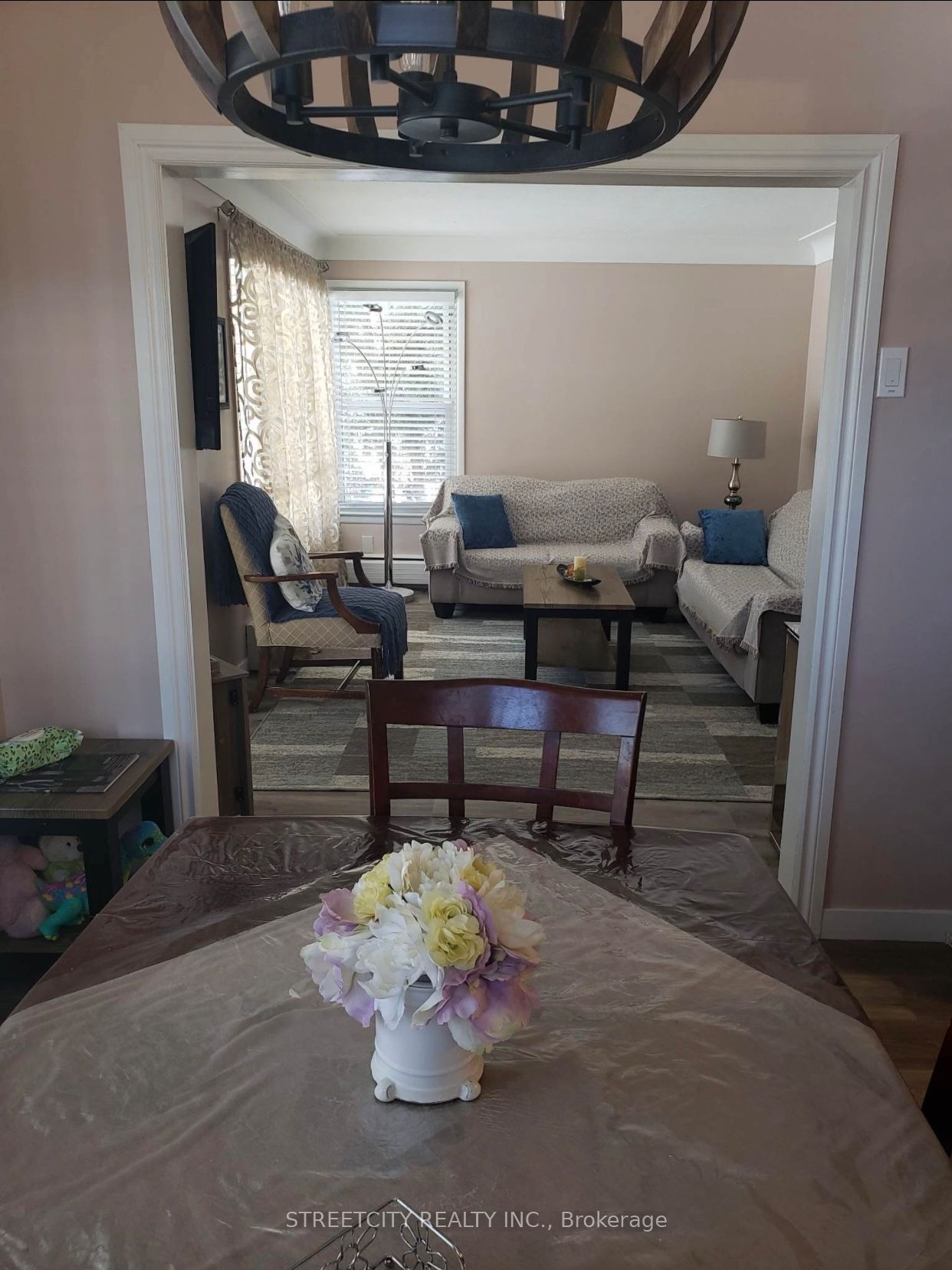 1580 Borden Street Upper Property Photo 4