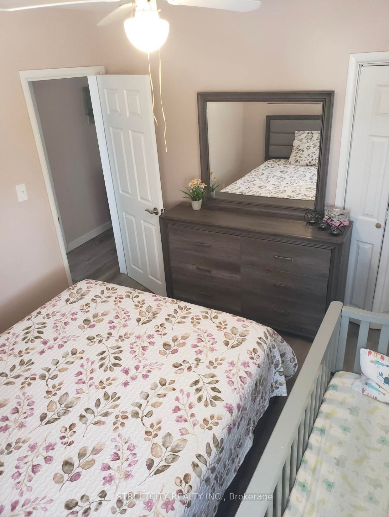 1580 Borden Street Upper Property Photo 7