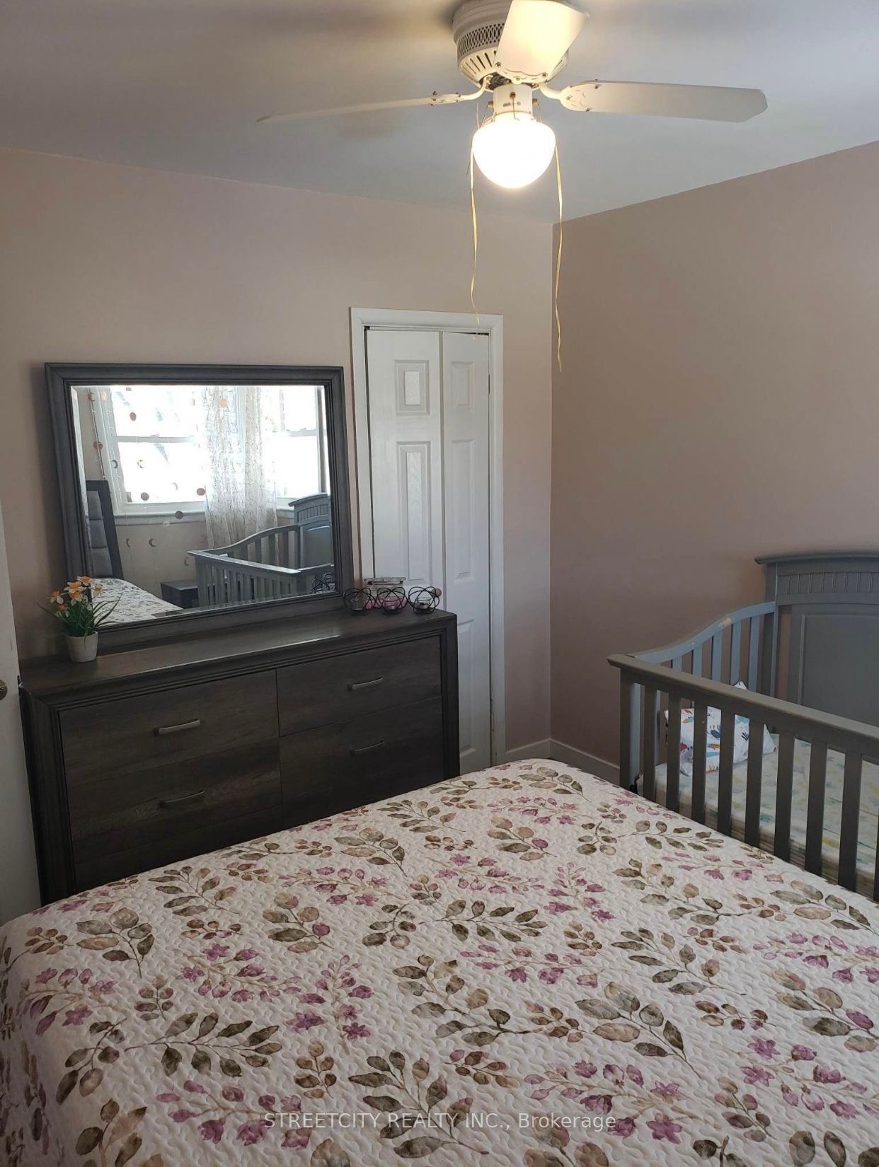 1580 Borden Street Upper Property Photo 12