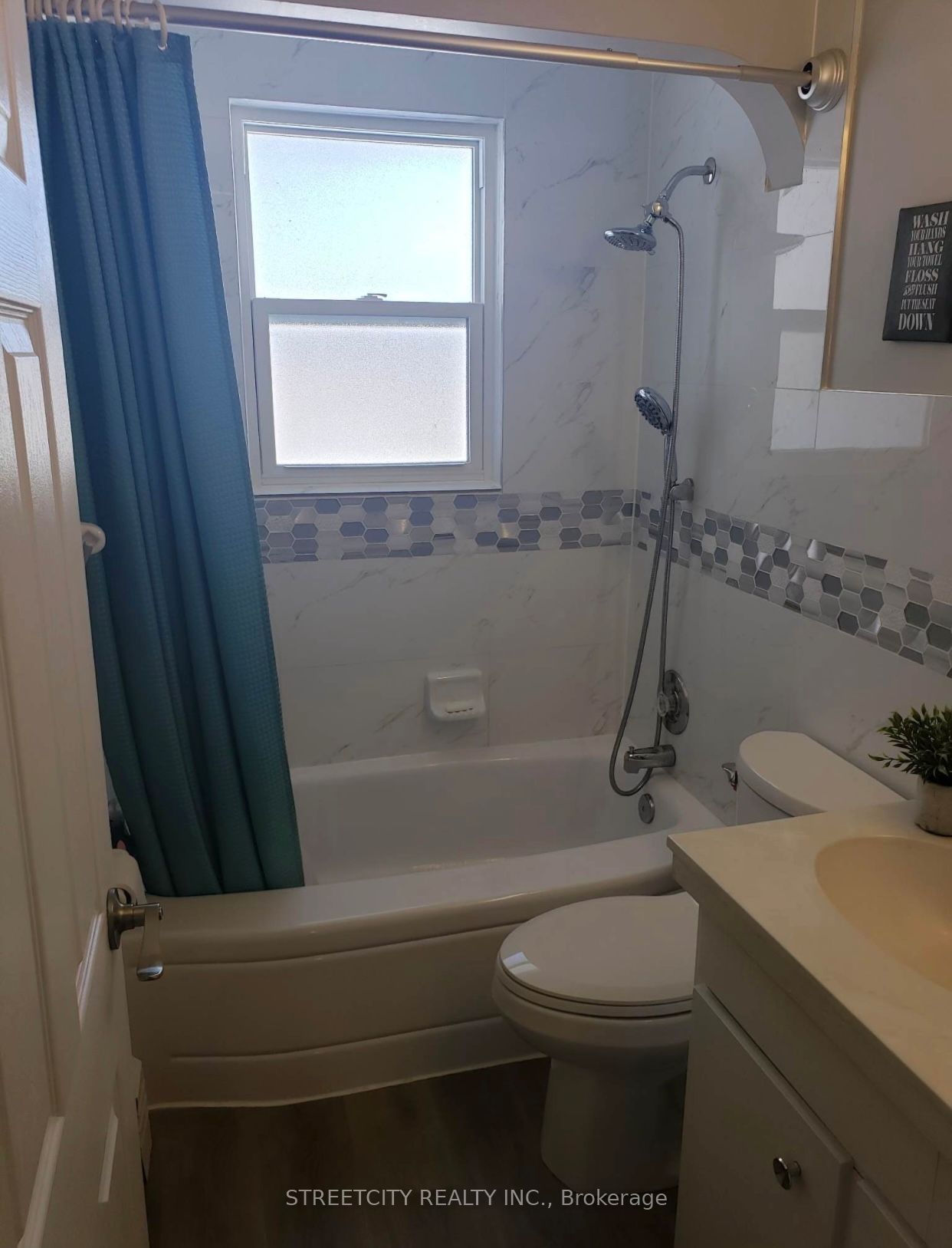 1580 Borden Street Upper Property Photo 16