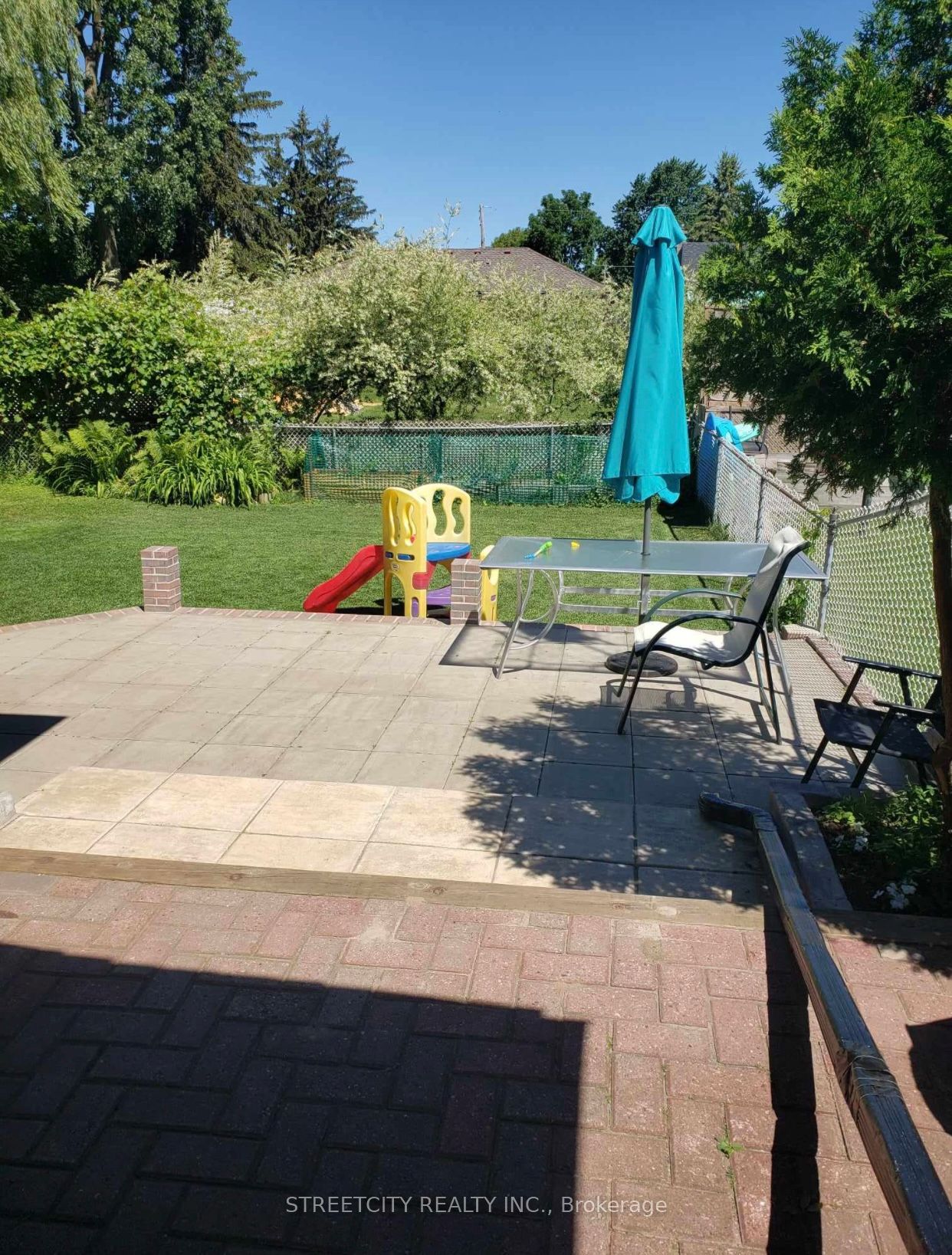 1580 Borden Street Upper Property Photo 20
