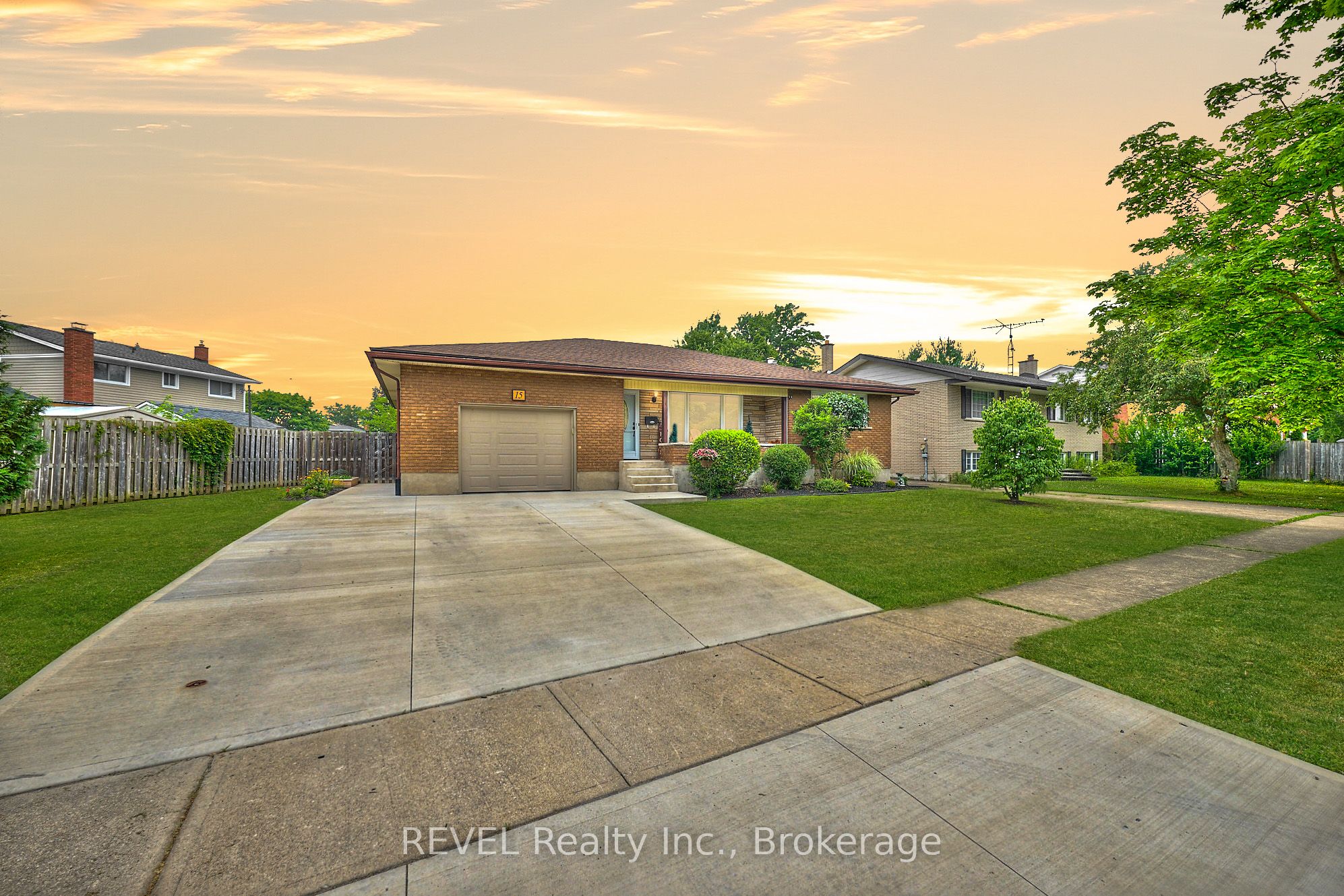 15 Wellbrook Boulevard Property Photo 1
