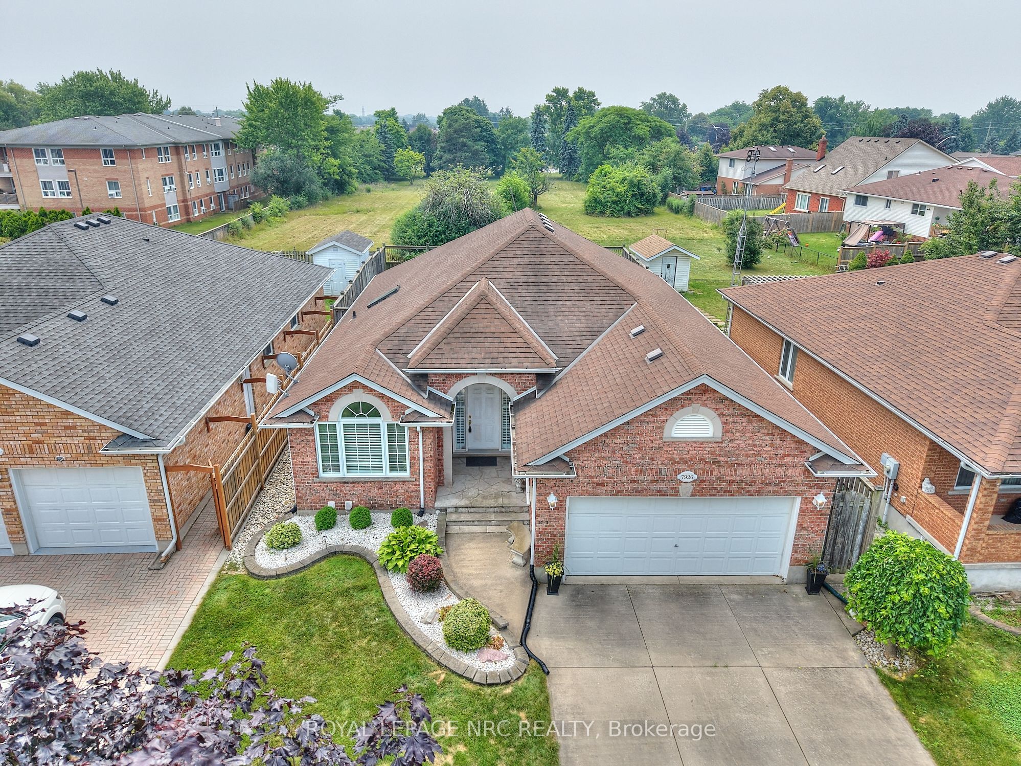 7926 Foxe Dr