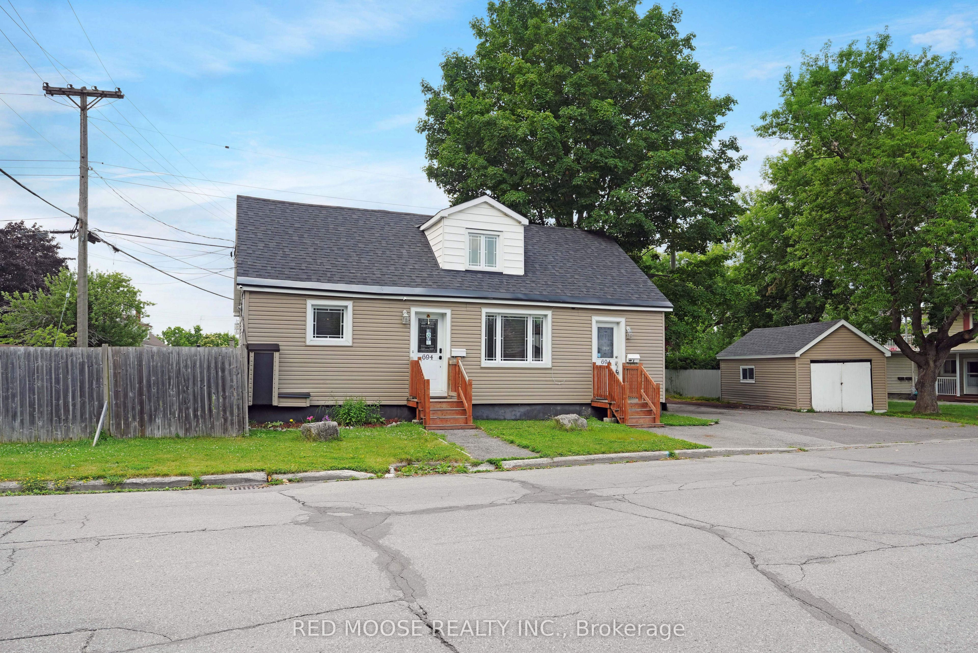 694 De L'eglise Street Property Photo 1