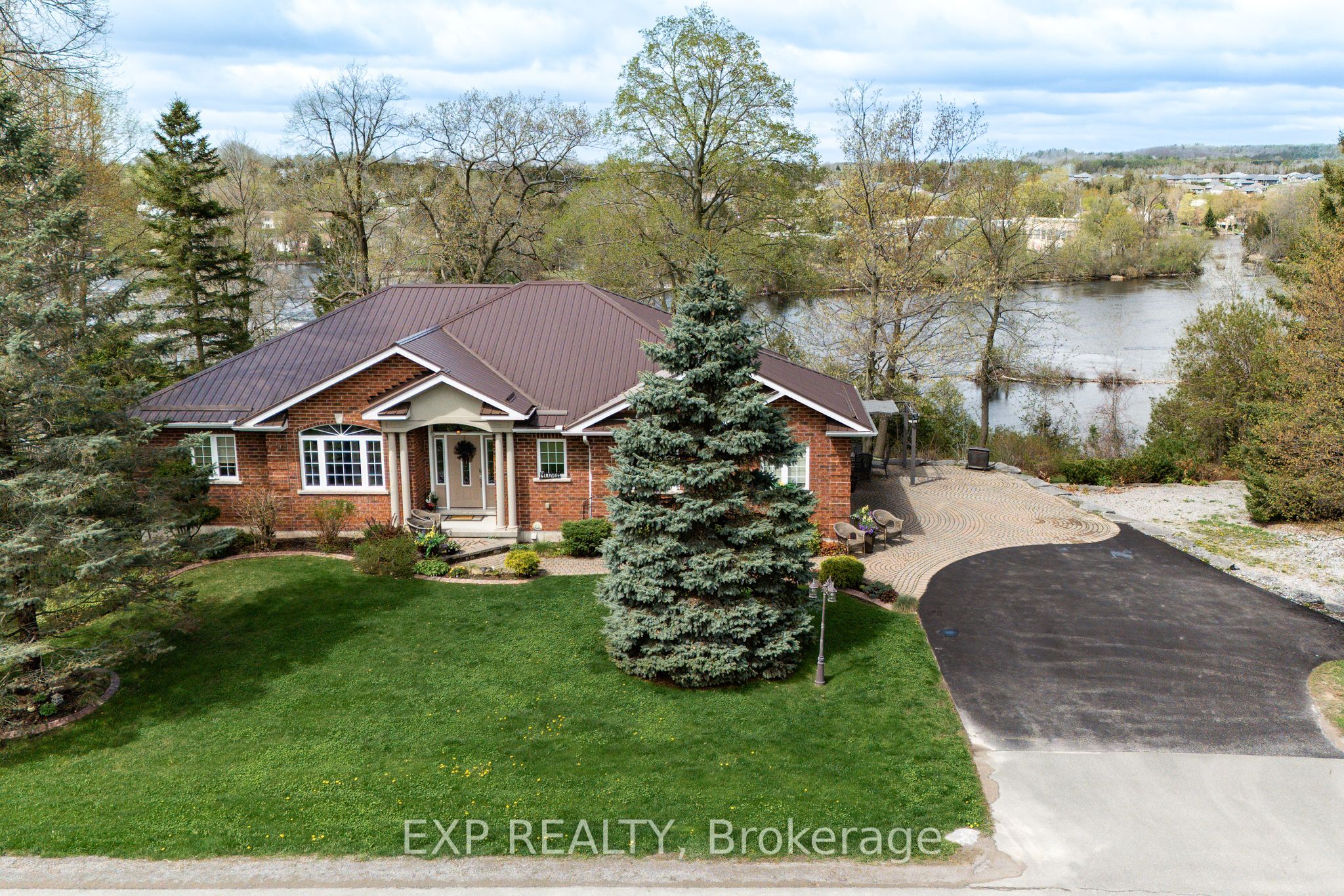 127 River Drive Property Photo 1