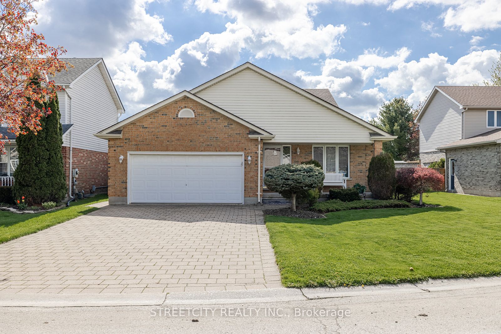 226 Andrea Cres Property Photo 1