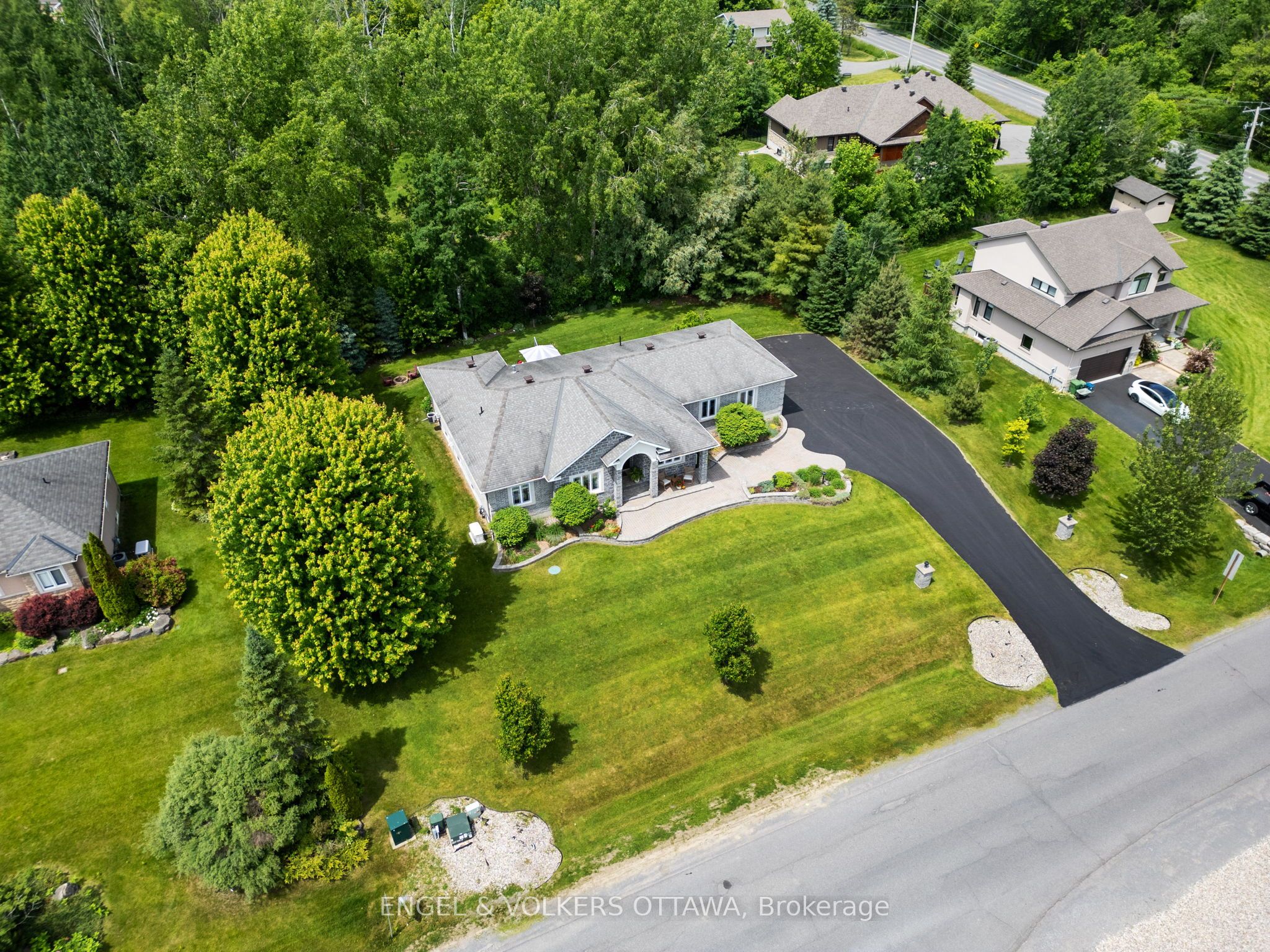 6957 Lake Forest Walk Property Photo 1