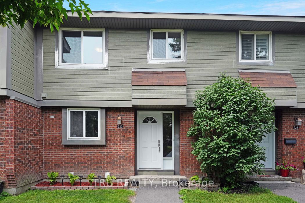 227 Pickford Drive Property Photo 2