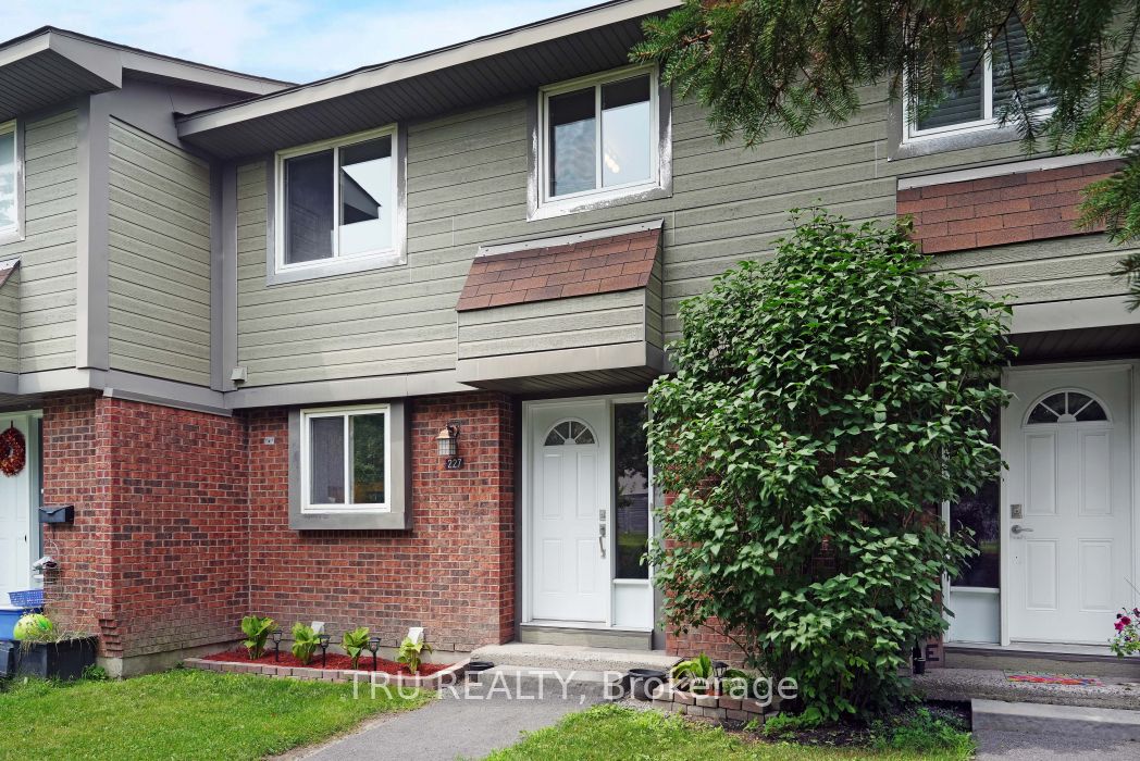 227 Pickford Drive Property Photo 3