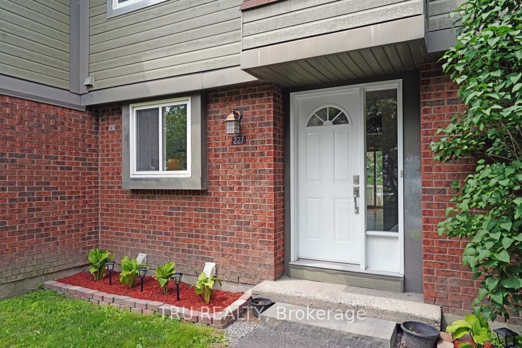 227 Pickford Drive Property Photo 4