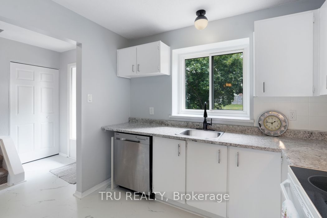 227 Pickford Drive Property Photo 7