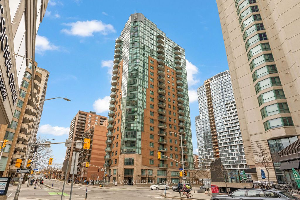 445 Laurier Avenue W 1403