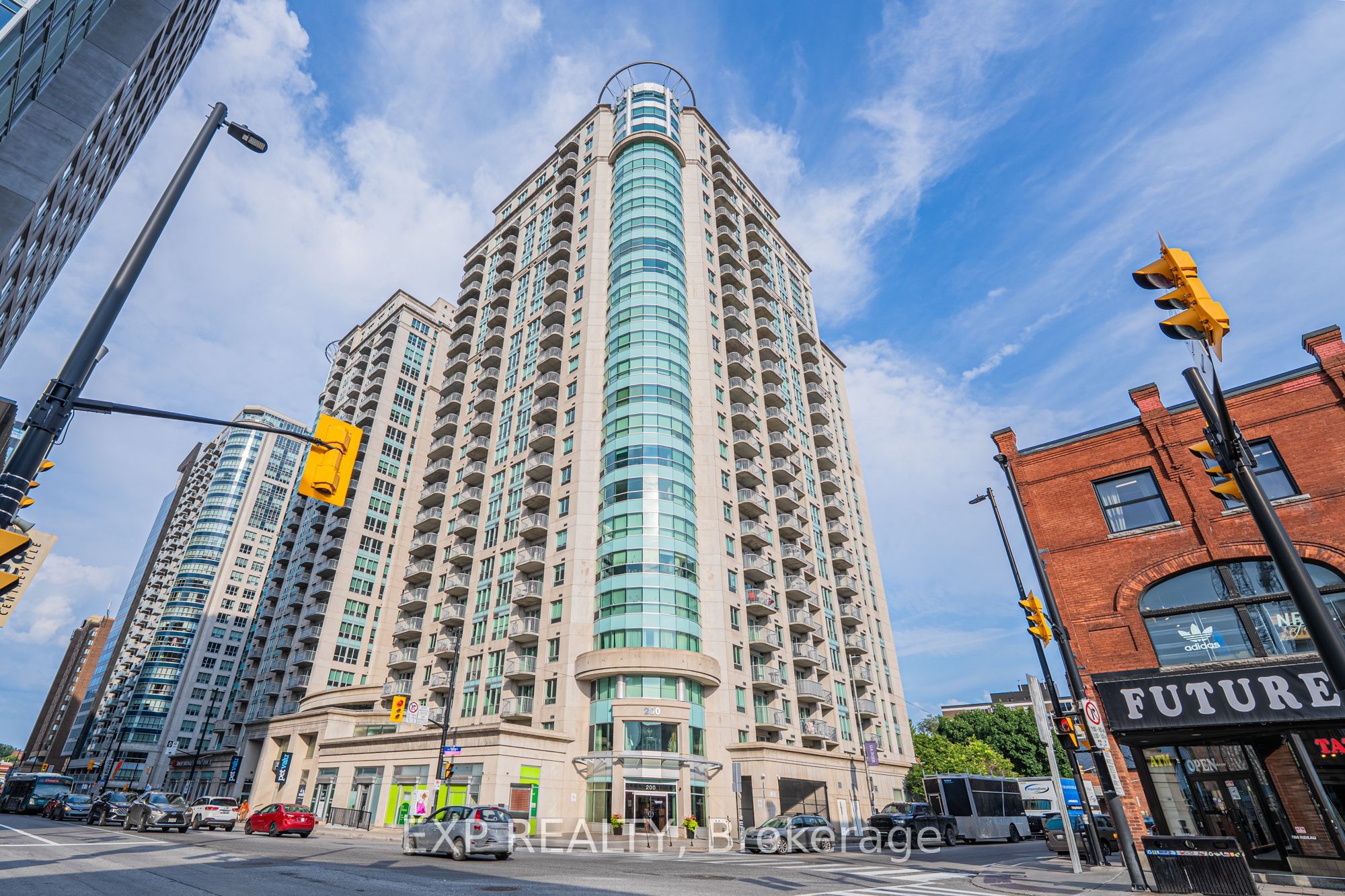 200 RIDEAU Street 302
