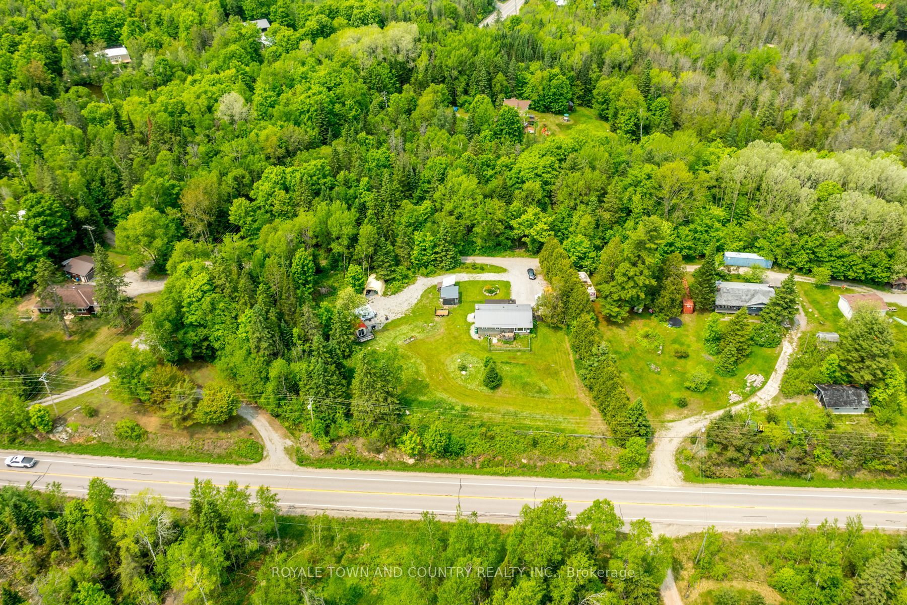 1042 Tweed Drive Property Photo 1