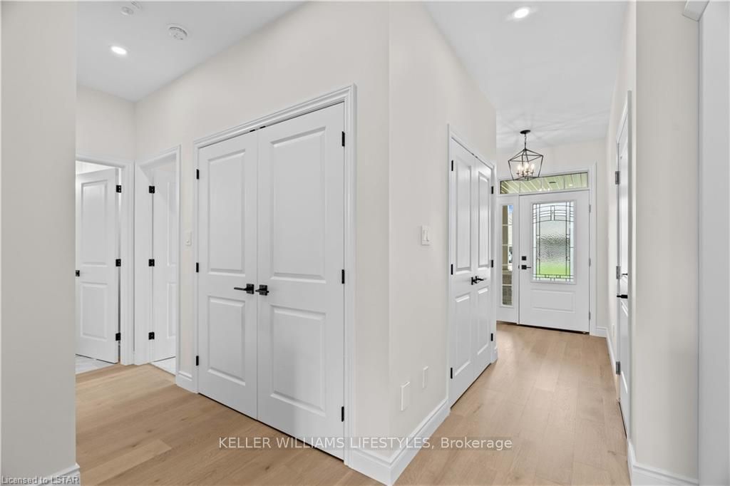 110 Leneve Street Property Photo 5