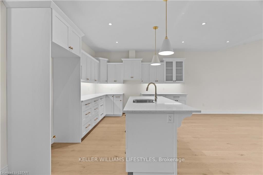 110 Leneve Street Property Photo 6