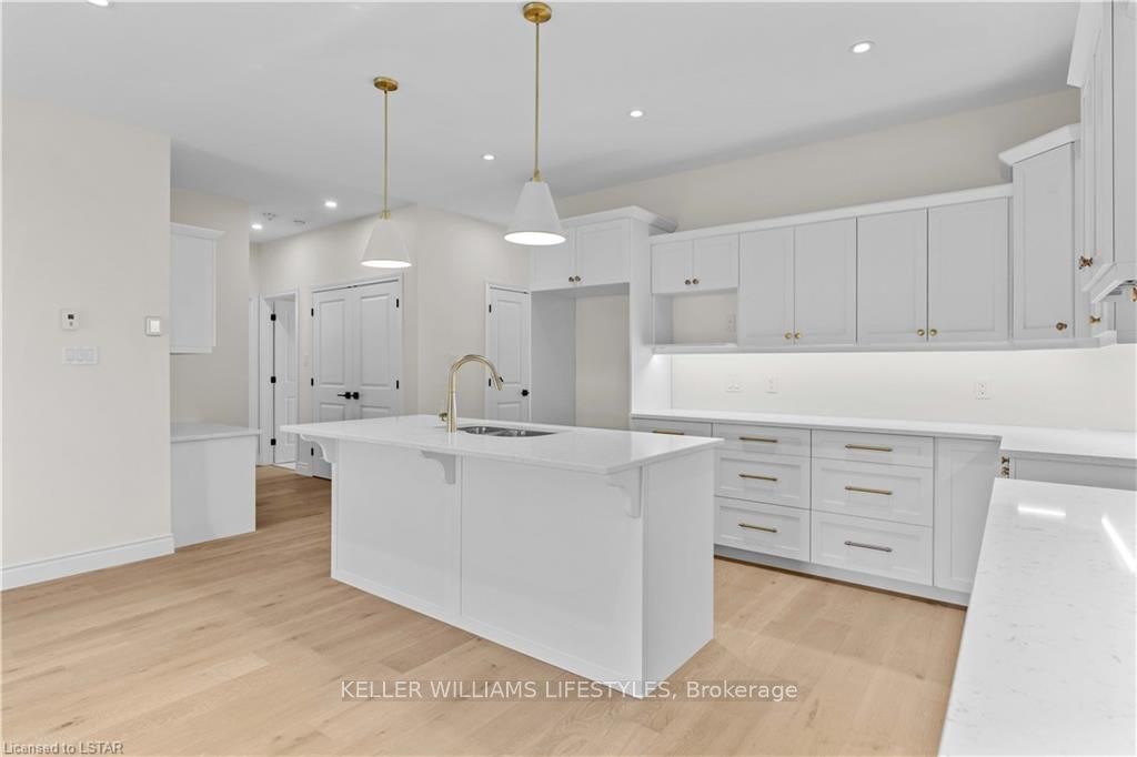 110 Leneve Street Property Photo 8