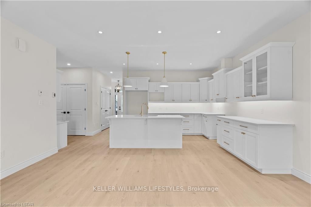 110 Leneve Street Property Photo 9