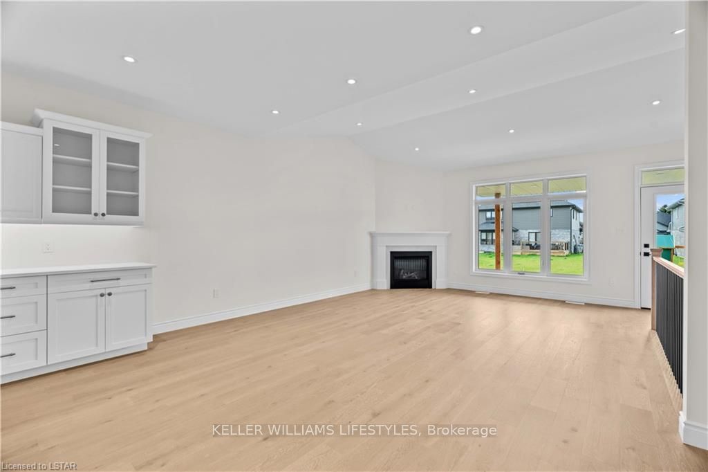 110 Leneve Street Property Photo 11