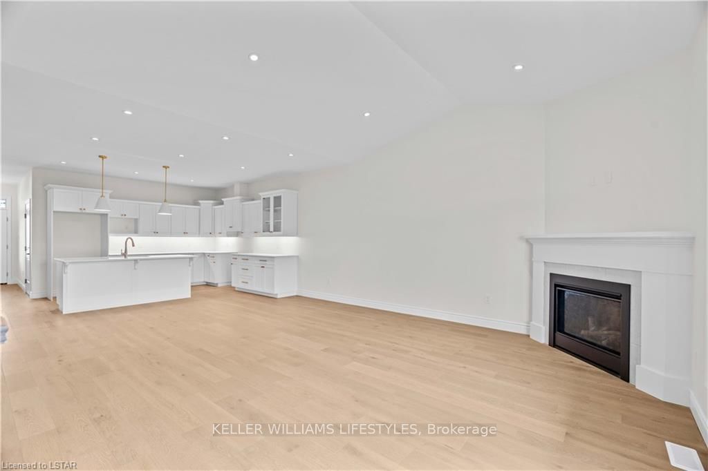 110 Leneve Street Property Photo 12