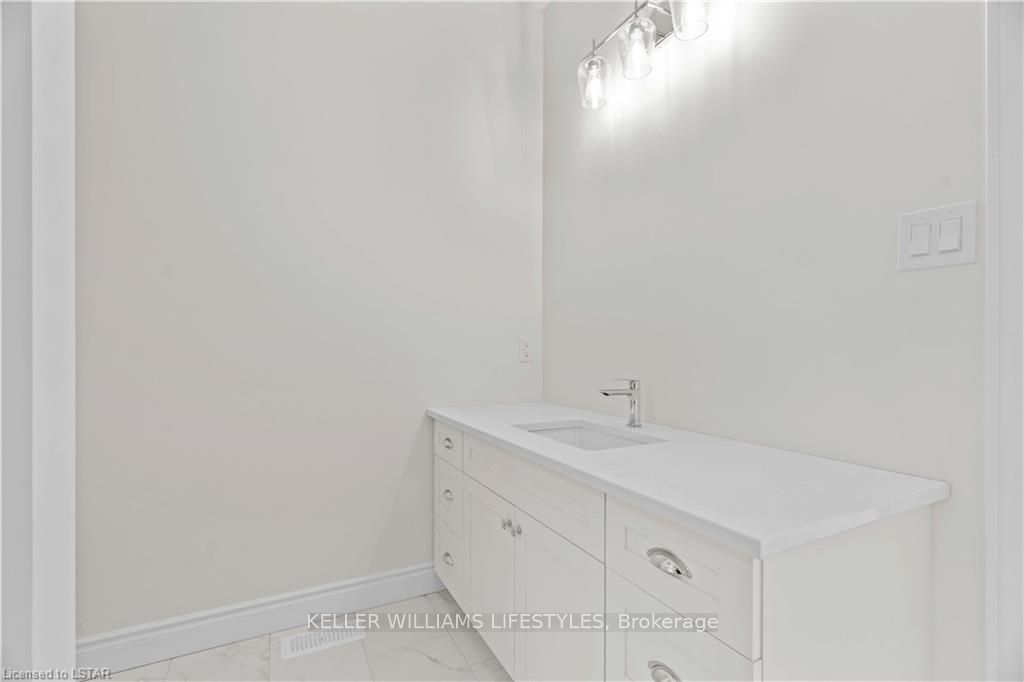110 Leneve Street Property Photo 25