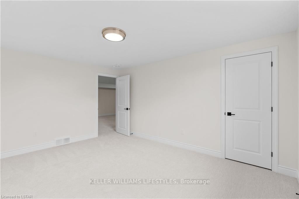 110 Leneve Street Property Photo 31